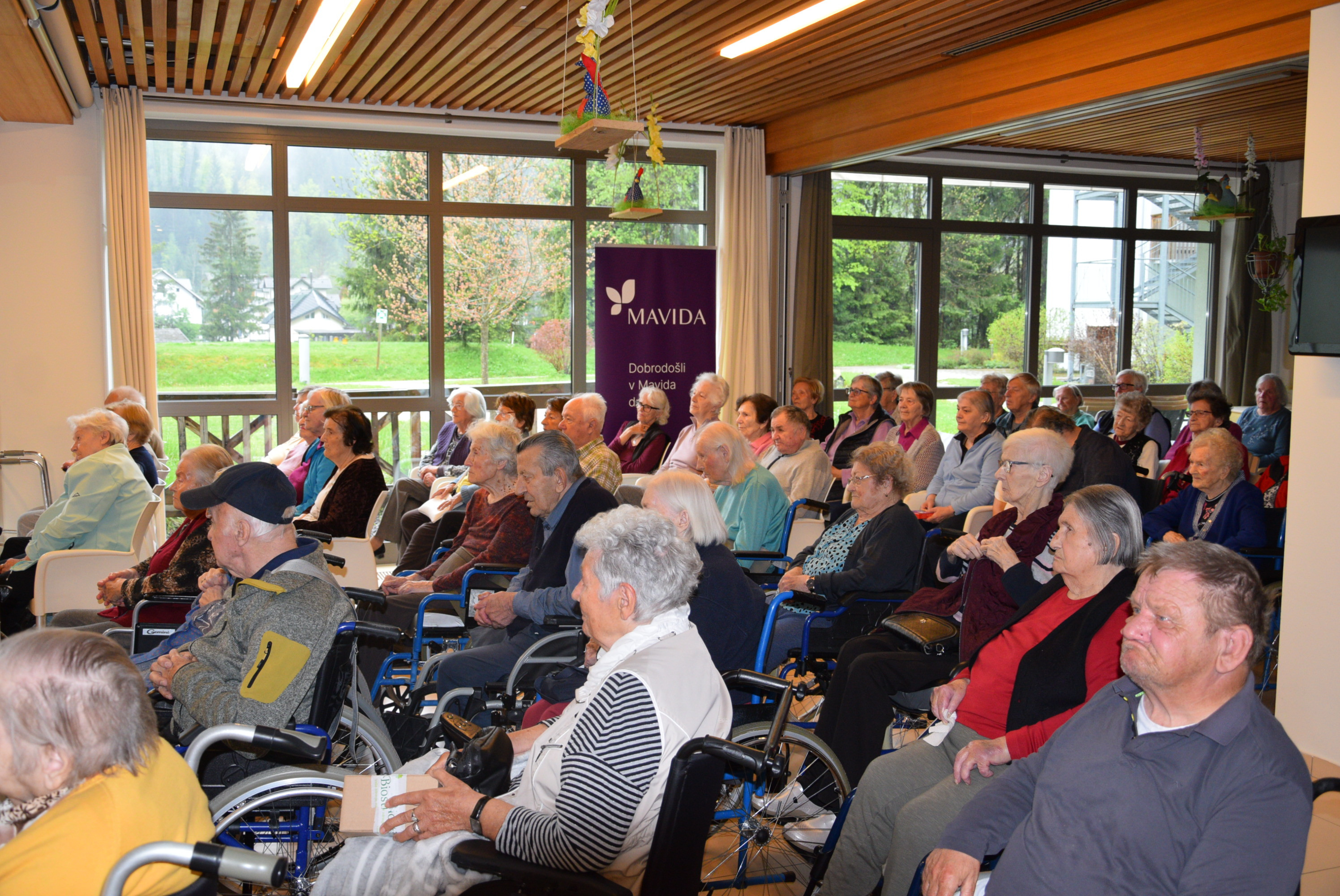 Nastop MZP Odmev v avli