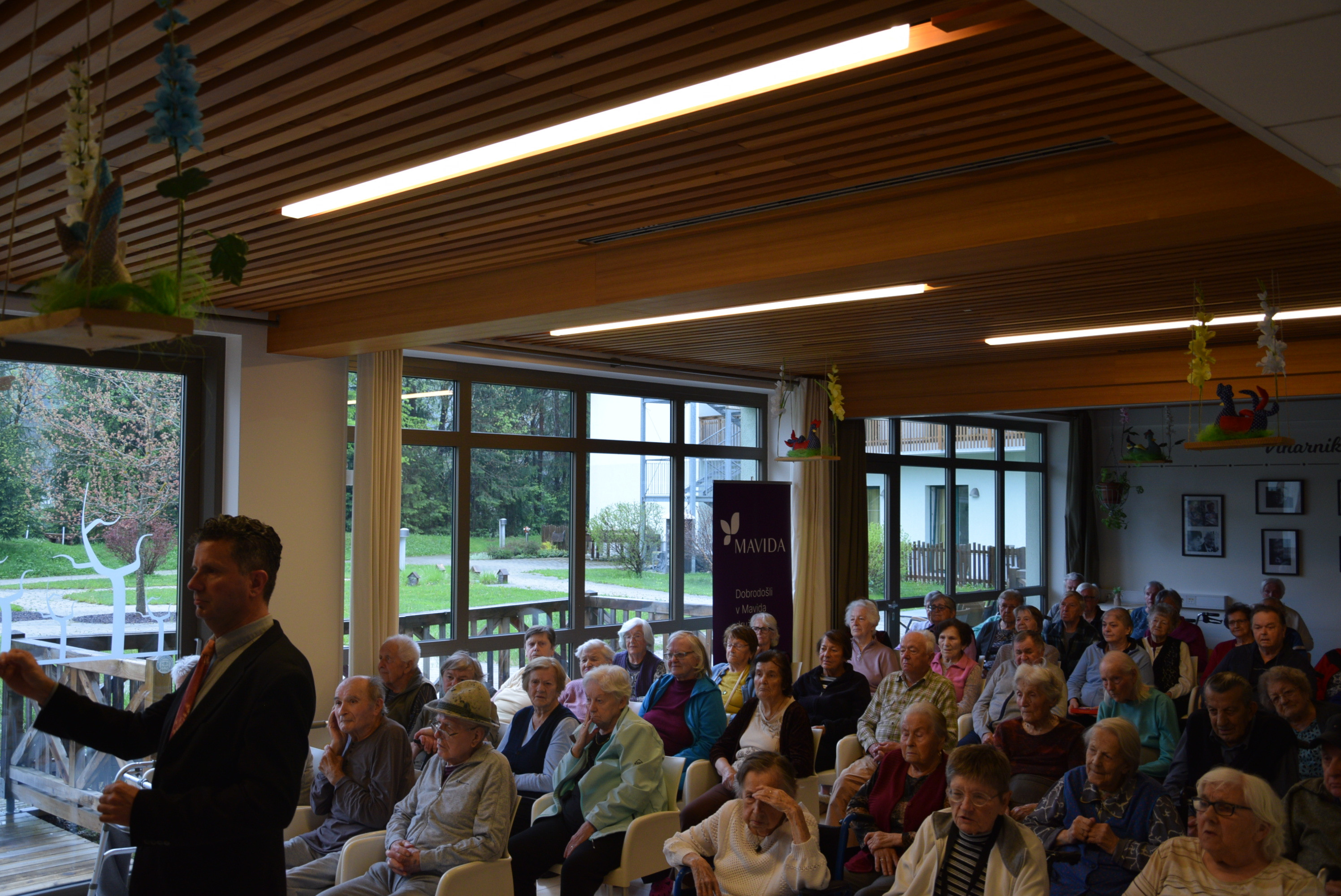 Nastop MZP Odmev v avli