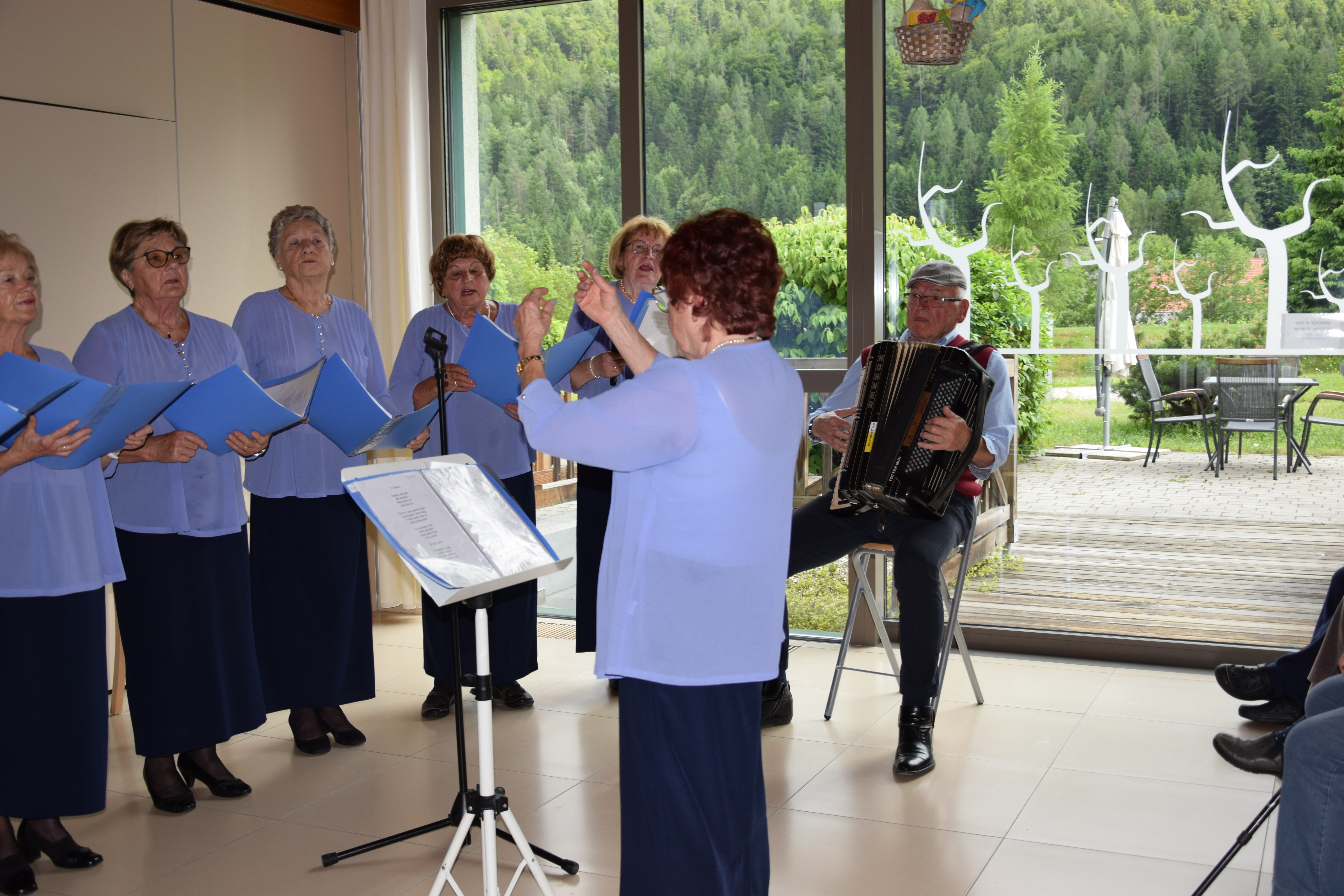 Nastop pevskega zbora Slavček