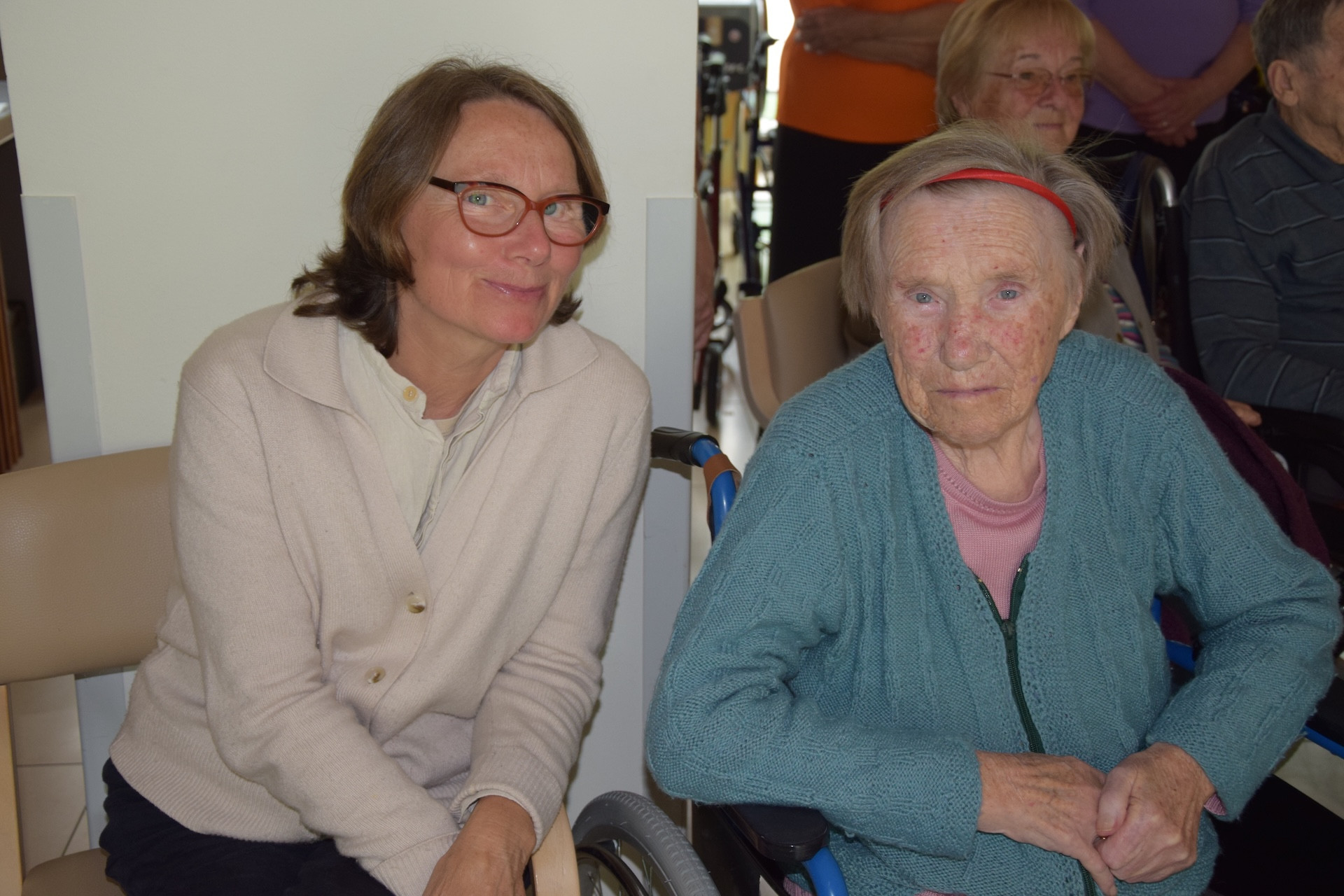 Nastop pevskega zbora Večerna zarja in Coutry plesalk