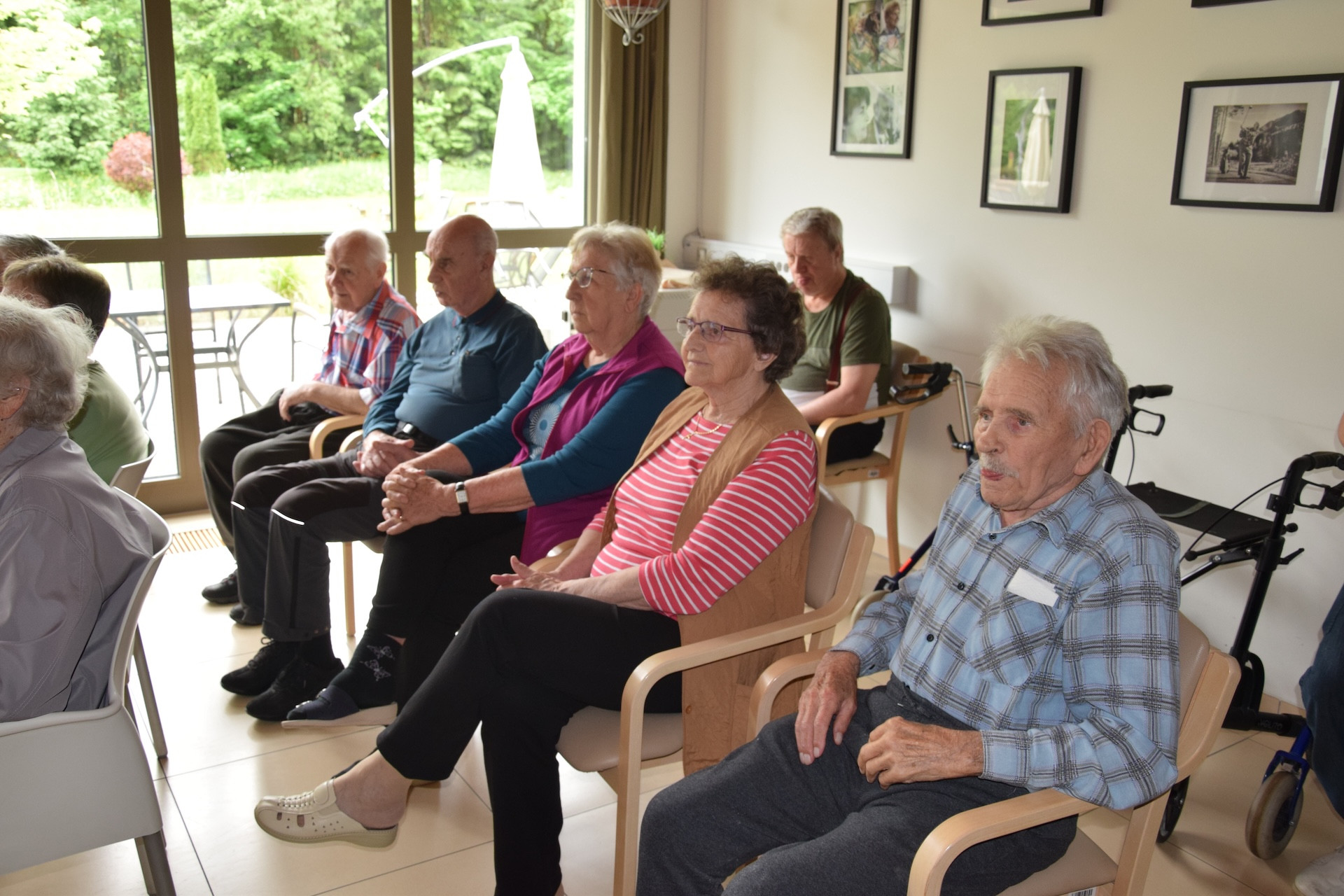 Nastop pevskega zbora Večerna zarja in Coutry plesalk