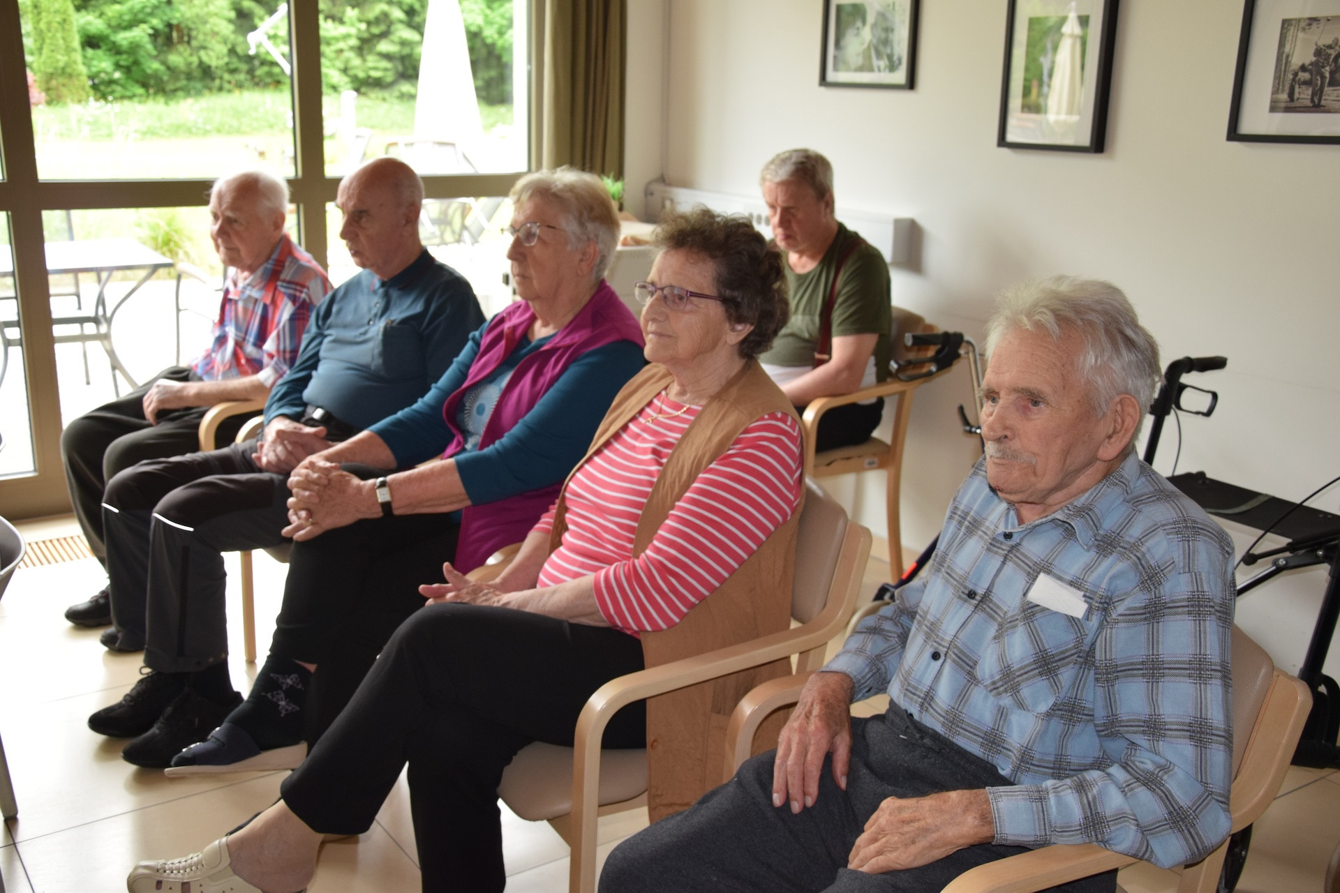 Nastop pevskega zbora Večerna zarja in Coutry plesalk