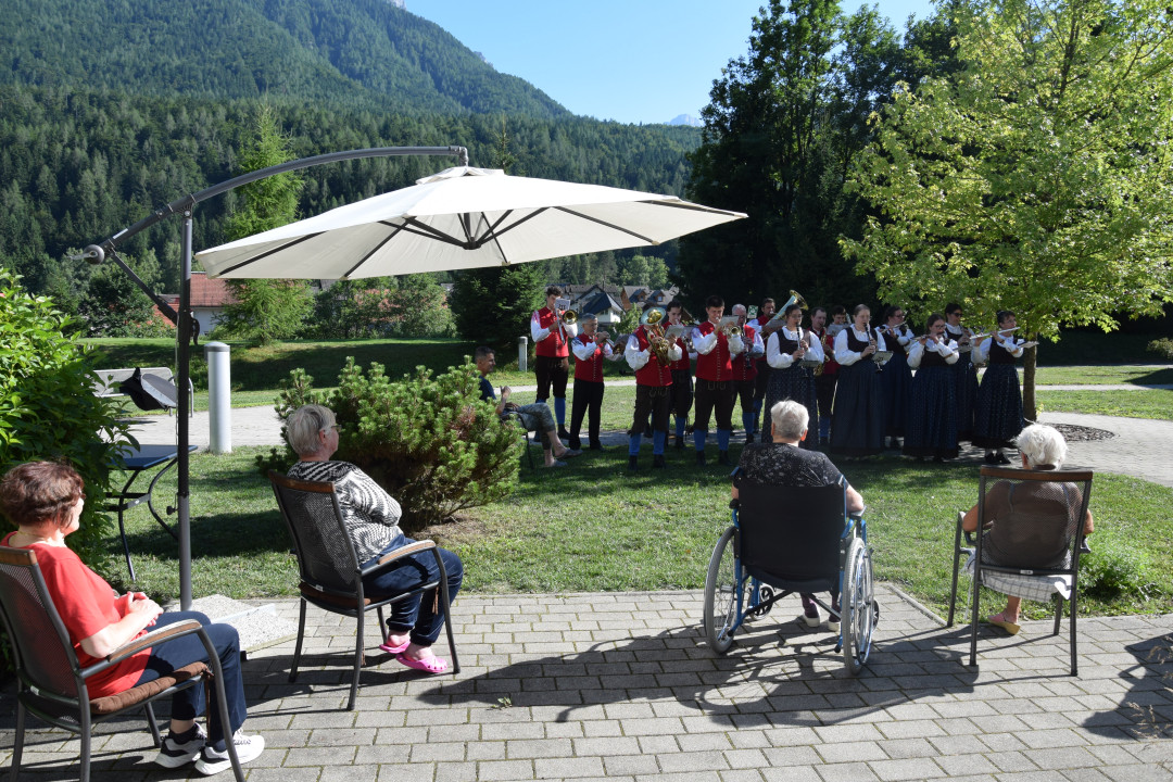 Nastop pihalnega orkestra