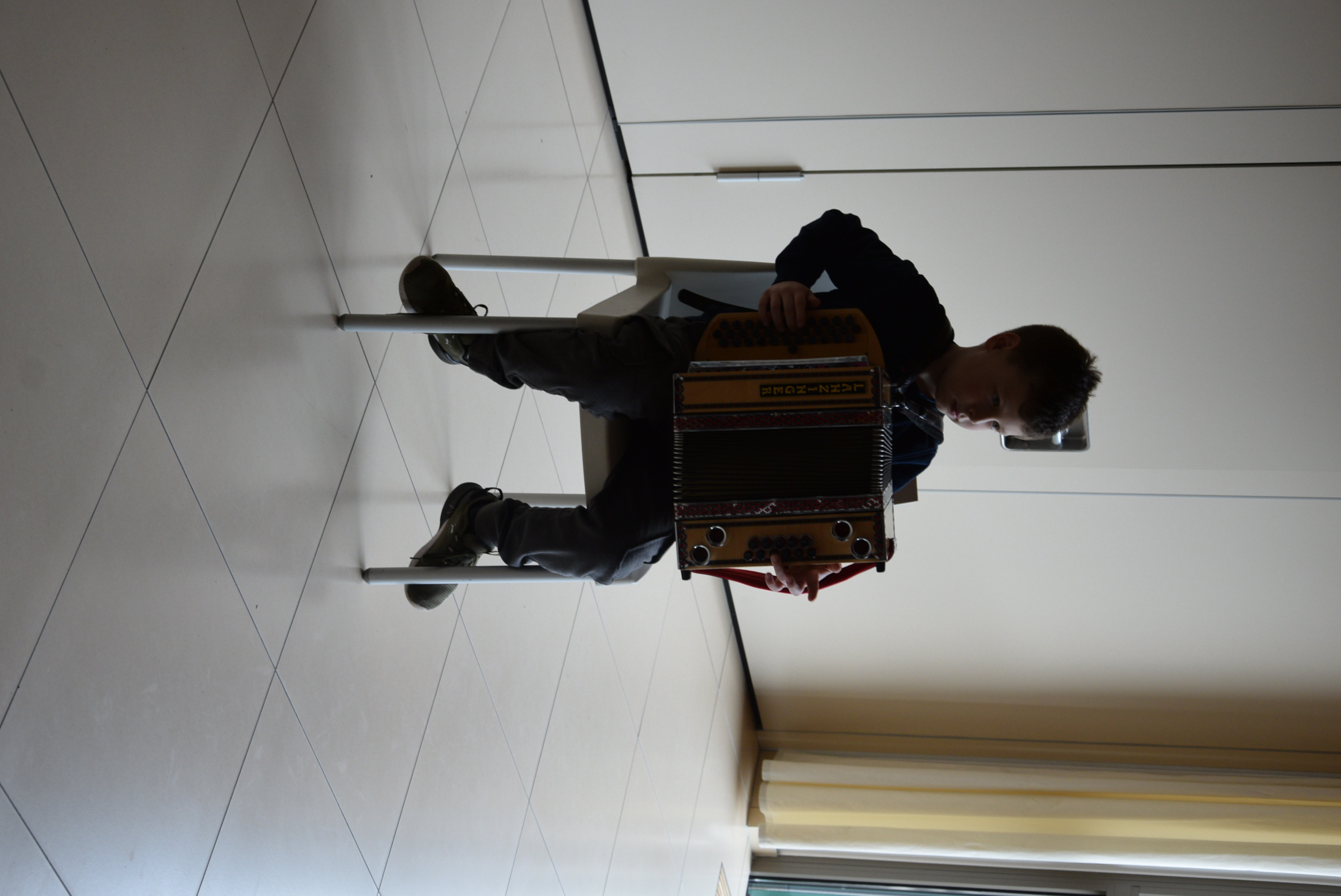 Nastop upokojenskega pevskega zbora Slavček in otrok vrtca Rateče