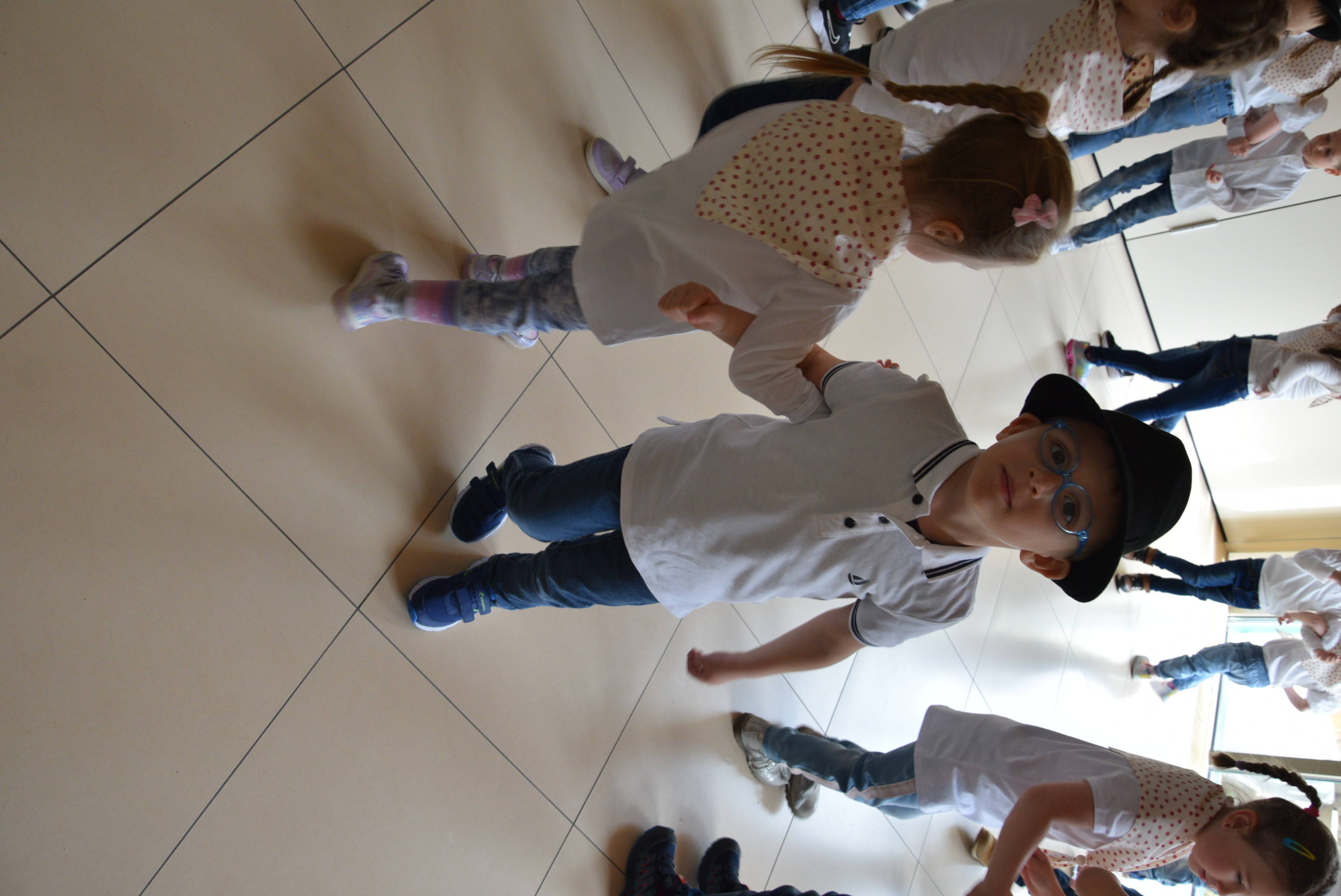 Nastop upokojenskega pevskega zbora Slavček in otrok vrtca Rateče