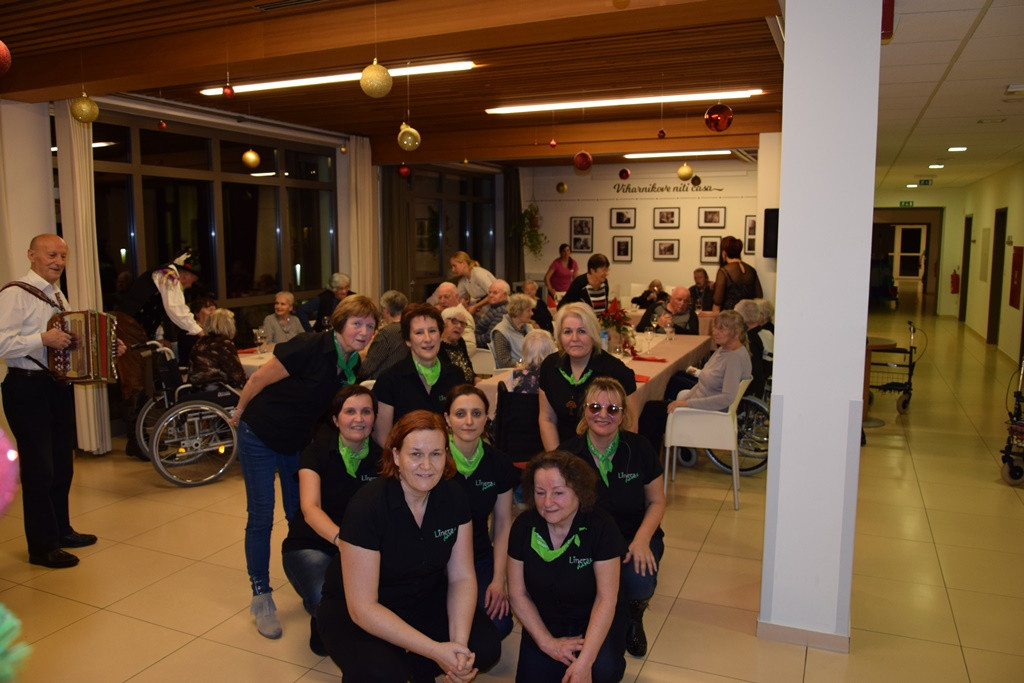 Novoletna zabava v domu Viharnik