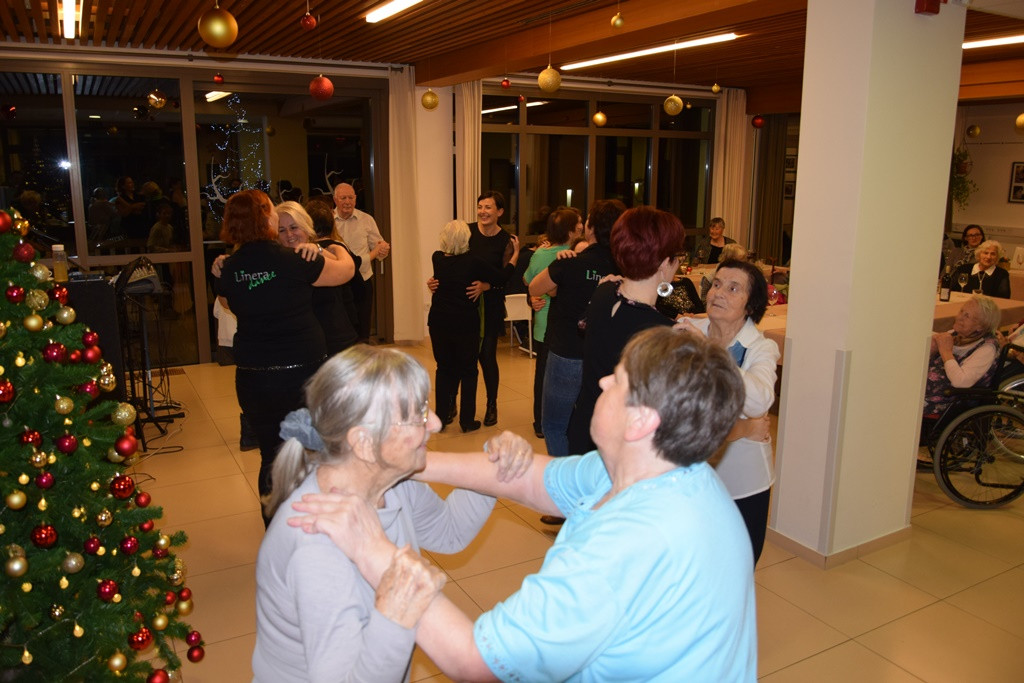 Novoletna zabava v domu Viharnik