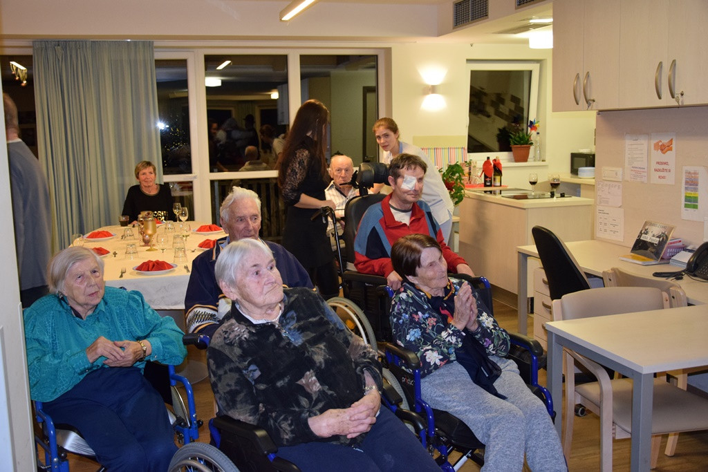 Novoletna zabava v domu Viharnik