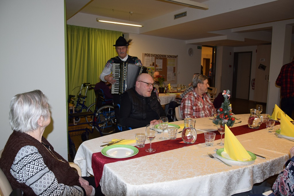 Novoletna zabava v domu Viharnik