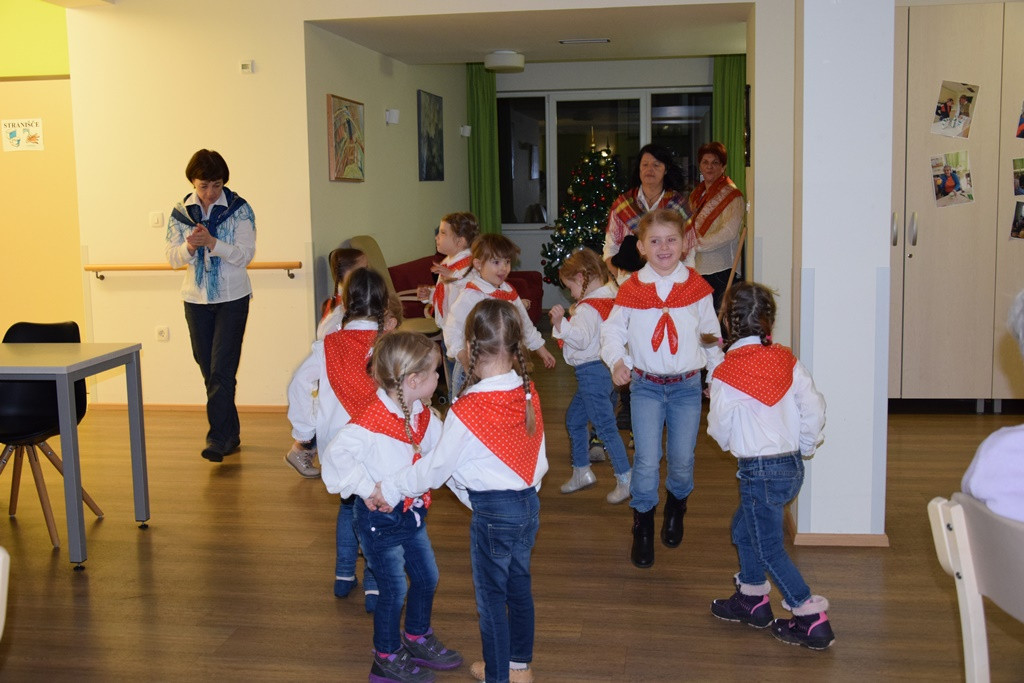 Novoletna zabava v domu Viharnik