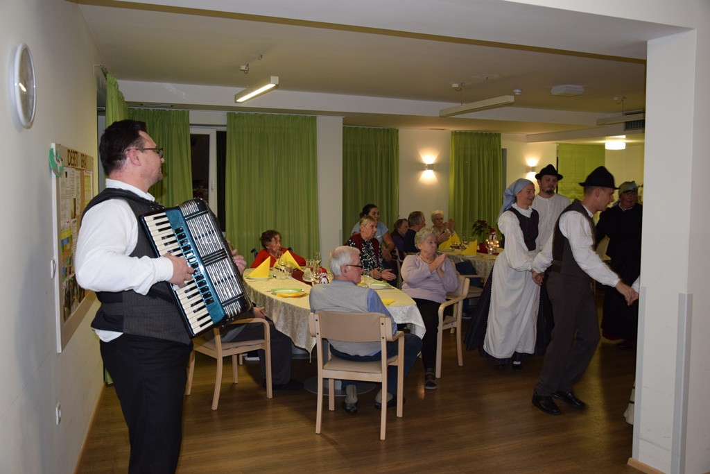 Novoletna zabava v domu Viharnik