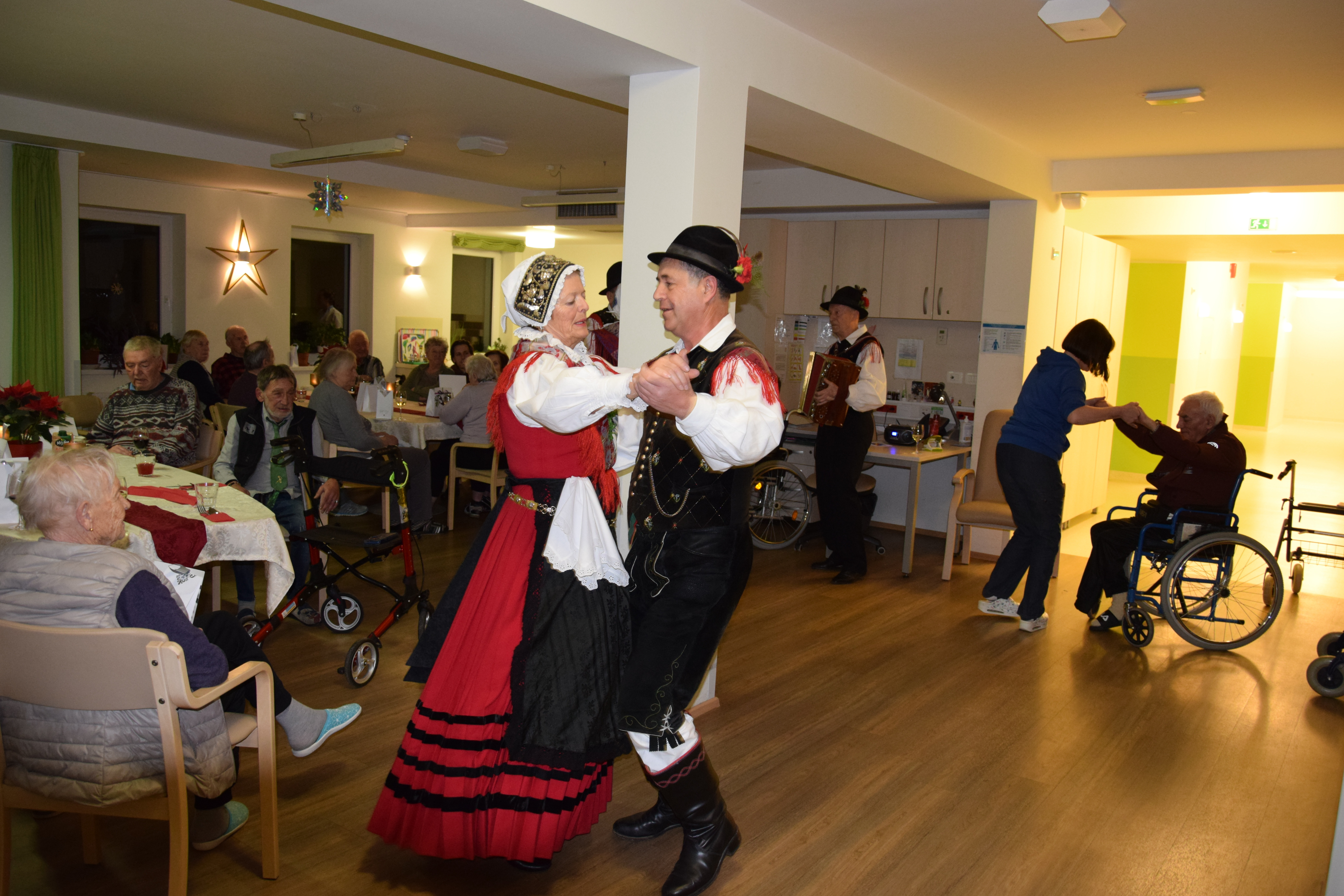 Novoletna zabava za stanovalce po skupinah