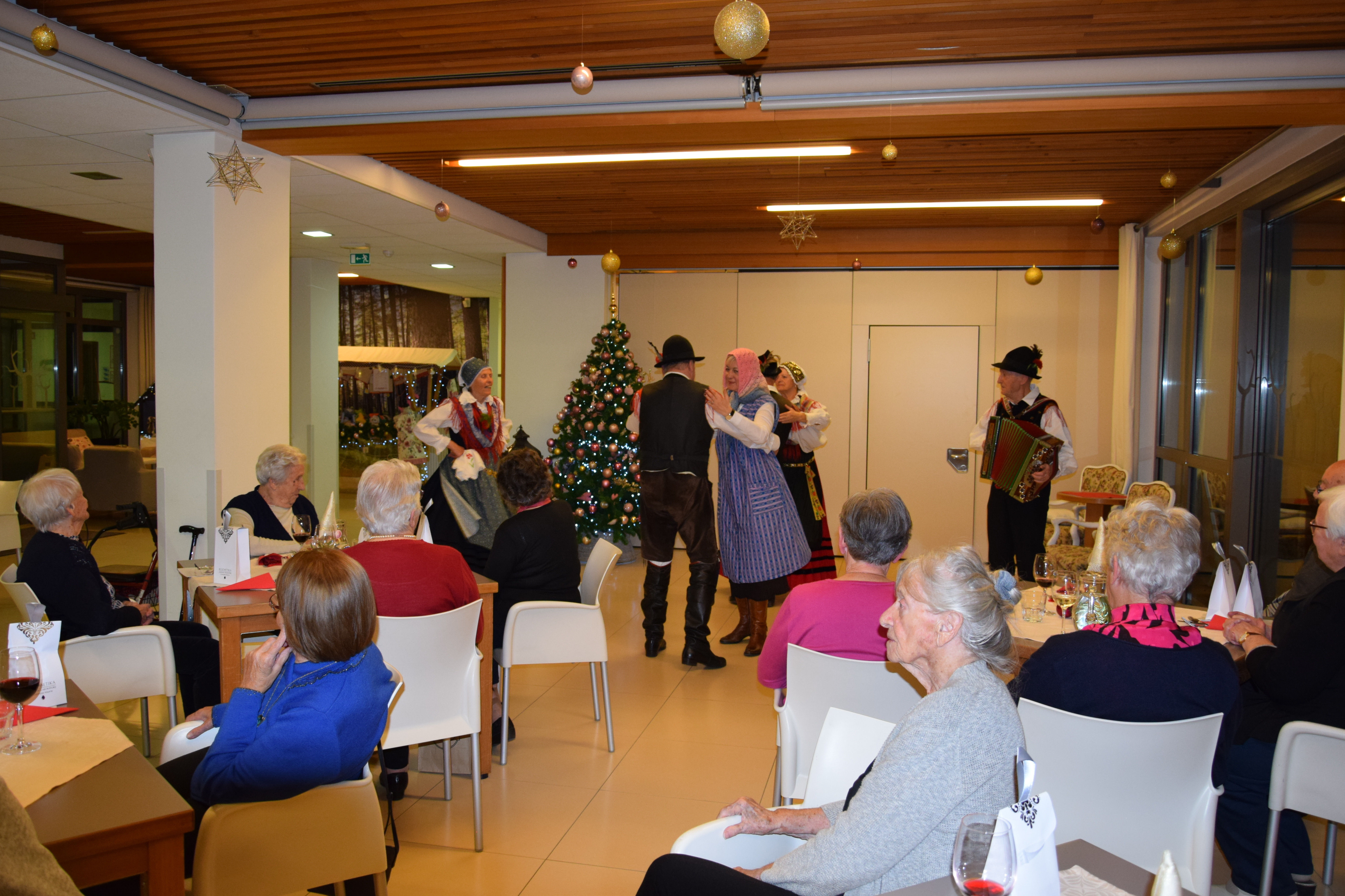 Novoletna zabava za stanovalce po skupinah