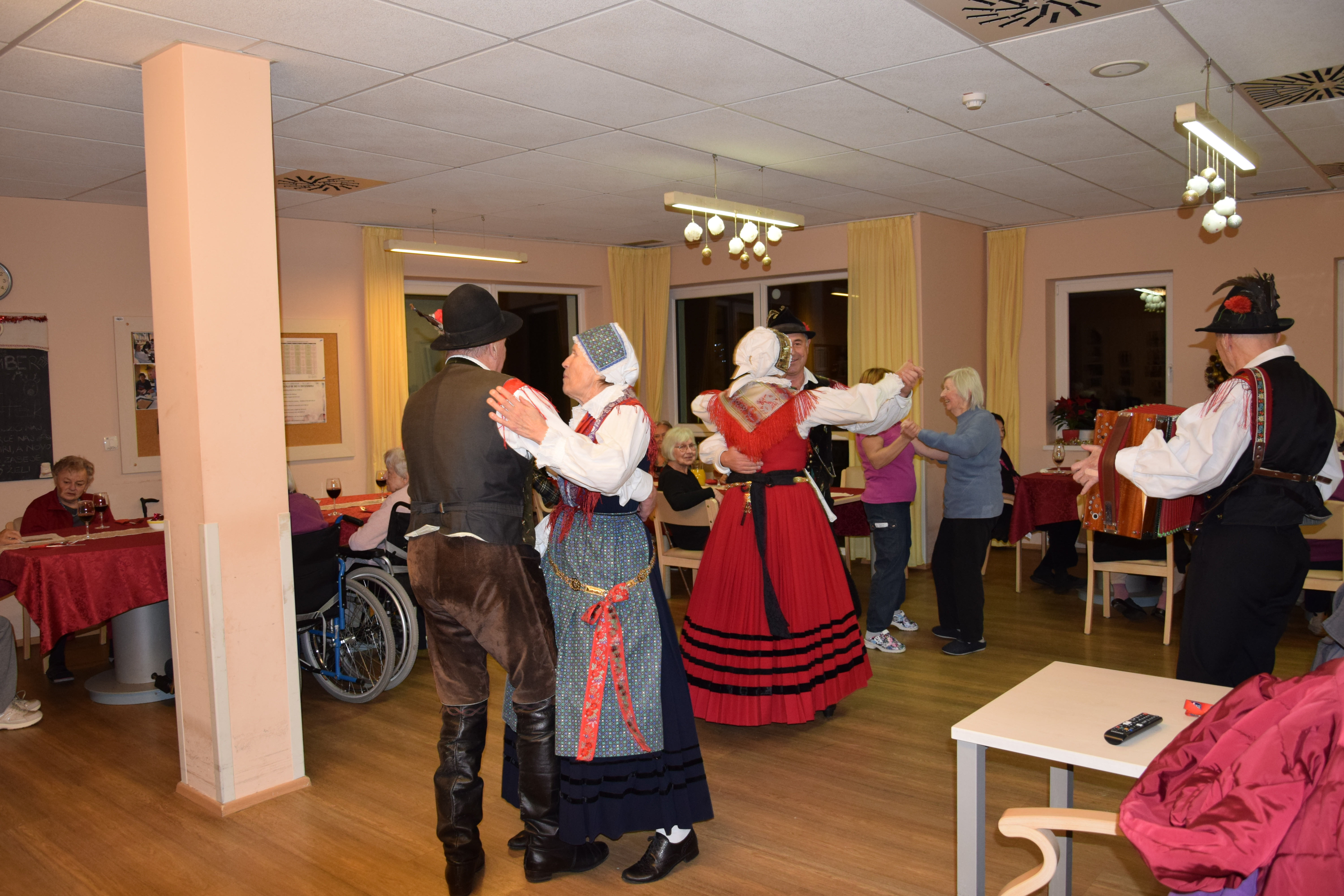 Novoletna zabava za stanovalce po skupinah