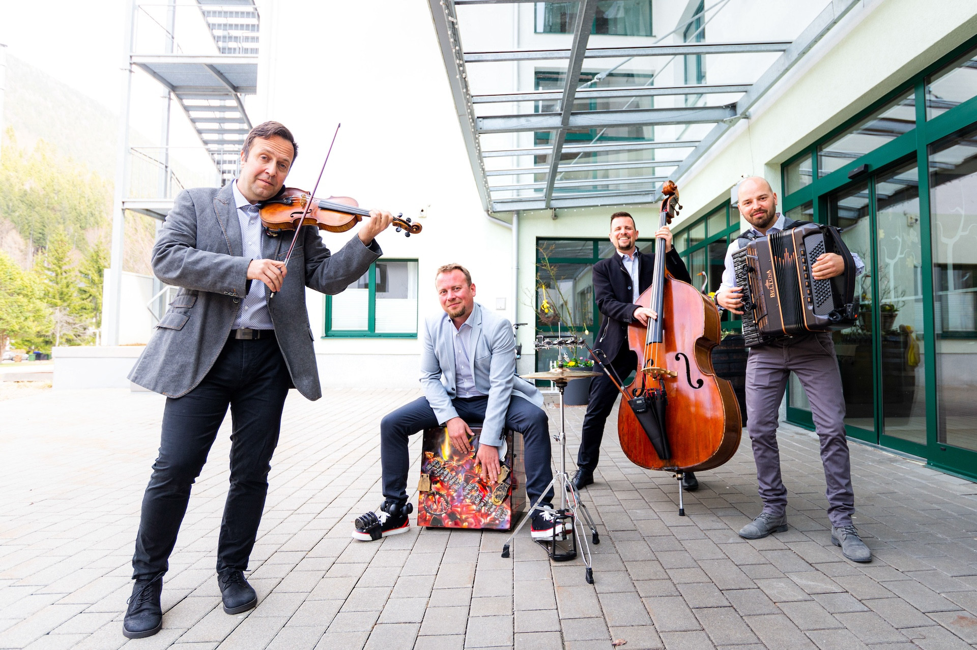 Ob praznovanju 10. obletnice doma Viharnik