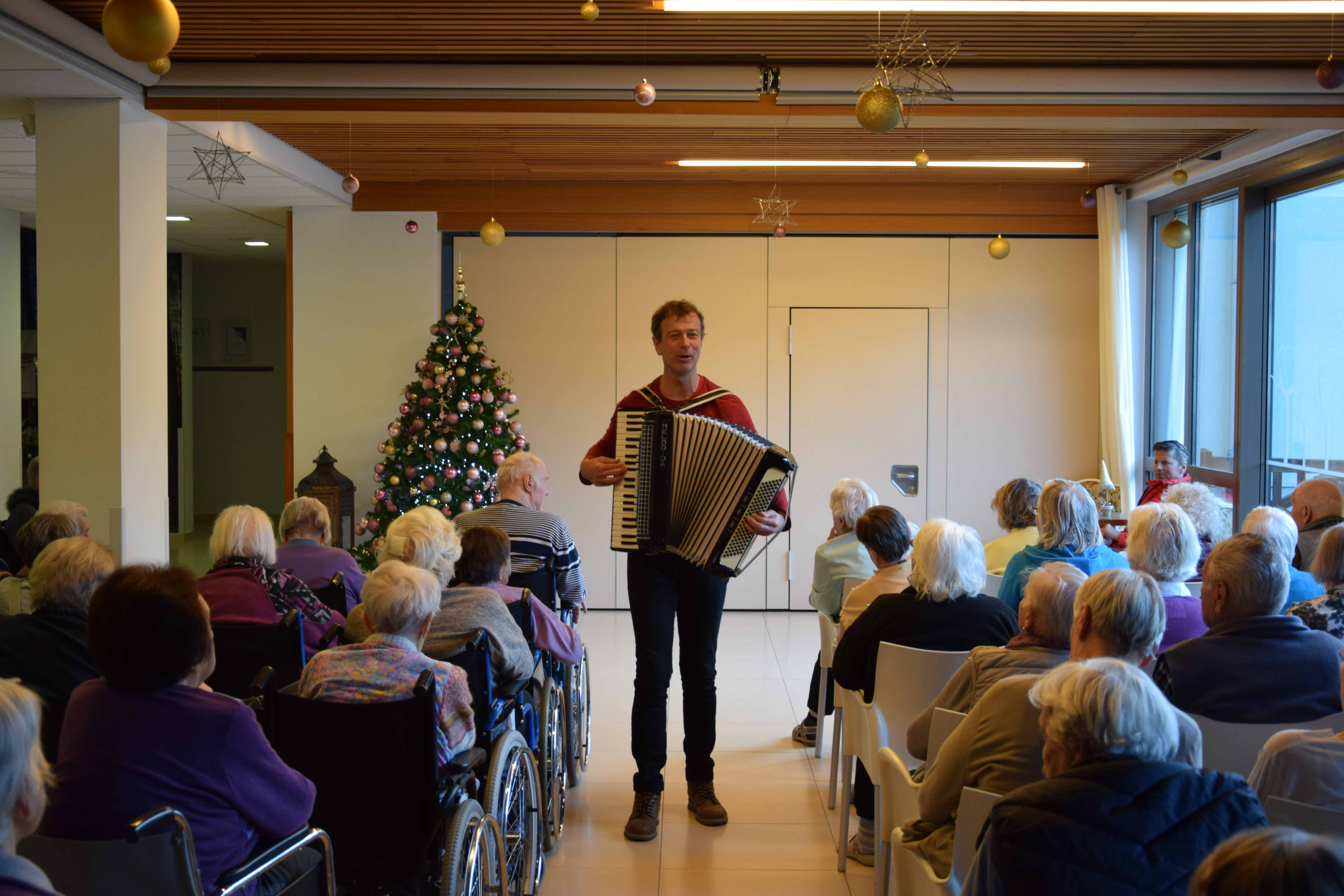 Obdarovanje društvo upokojencev Jesenice in rdeči križ območna enota Jesenice