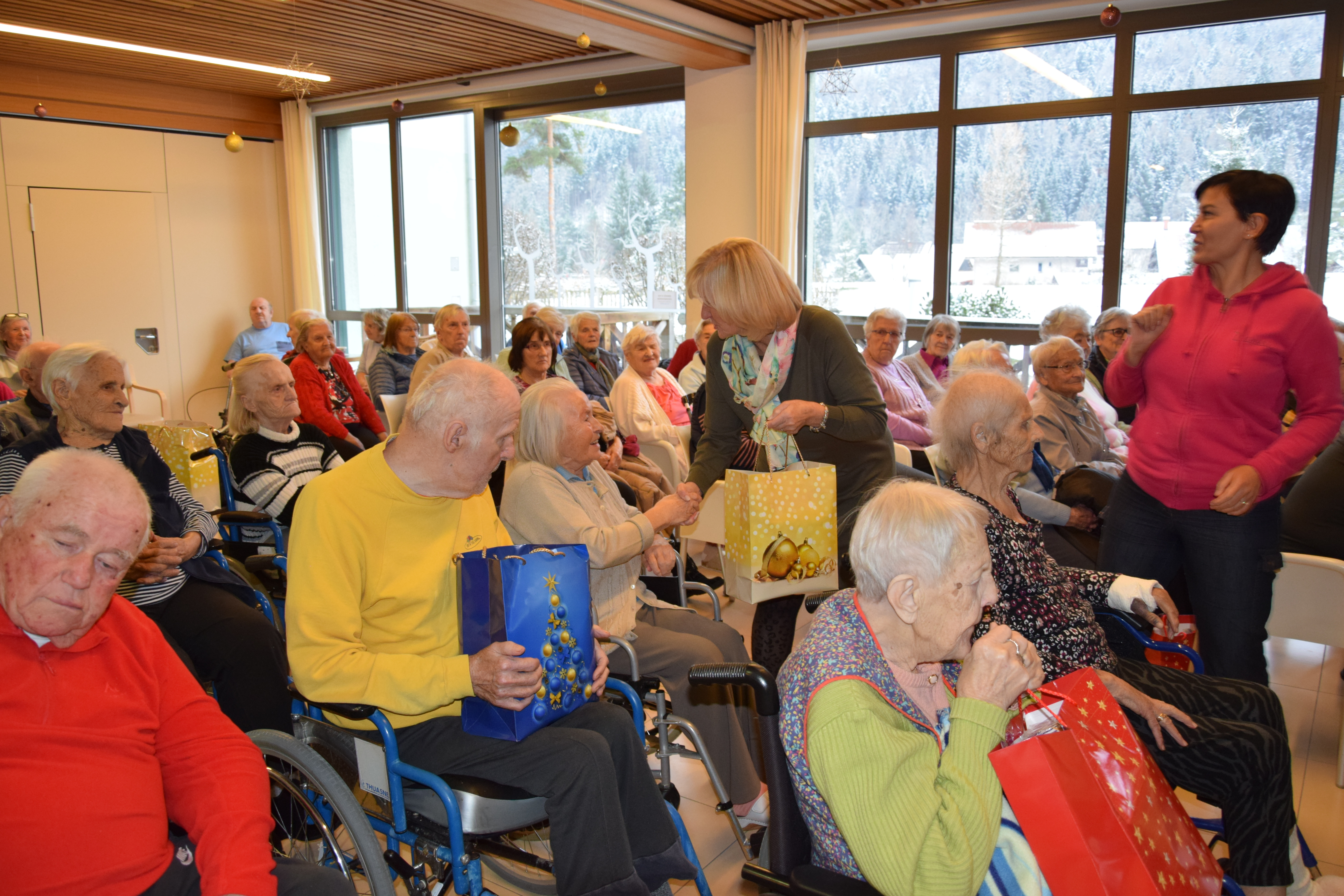 Obdarovanje in obisk  Županje občine Kranjska gora