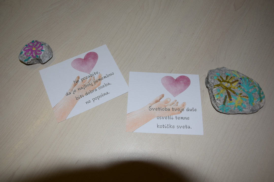 Obisk osnovnošolcev OŠ Mojstrana: Kreativna delavnica na skupini Pod svobodnim soncem