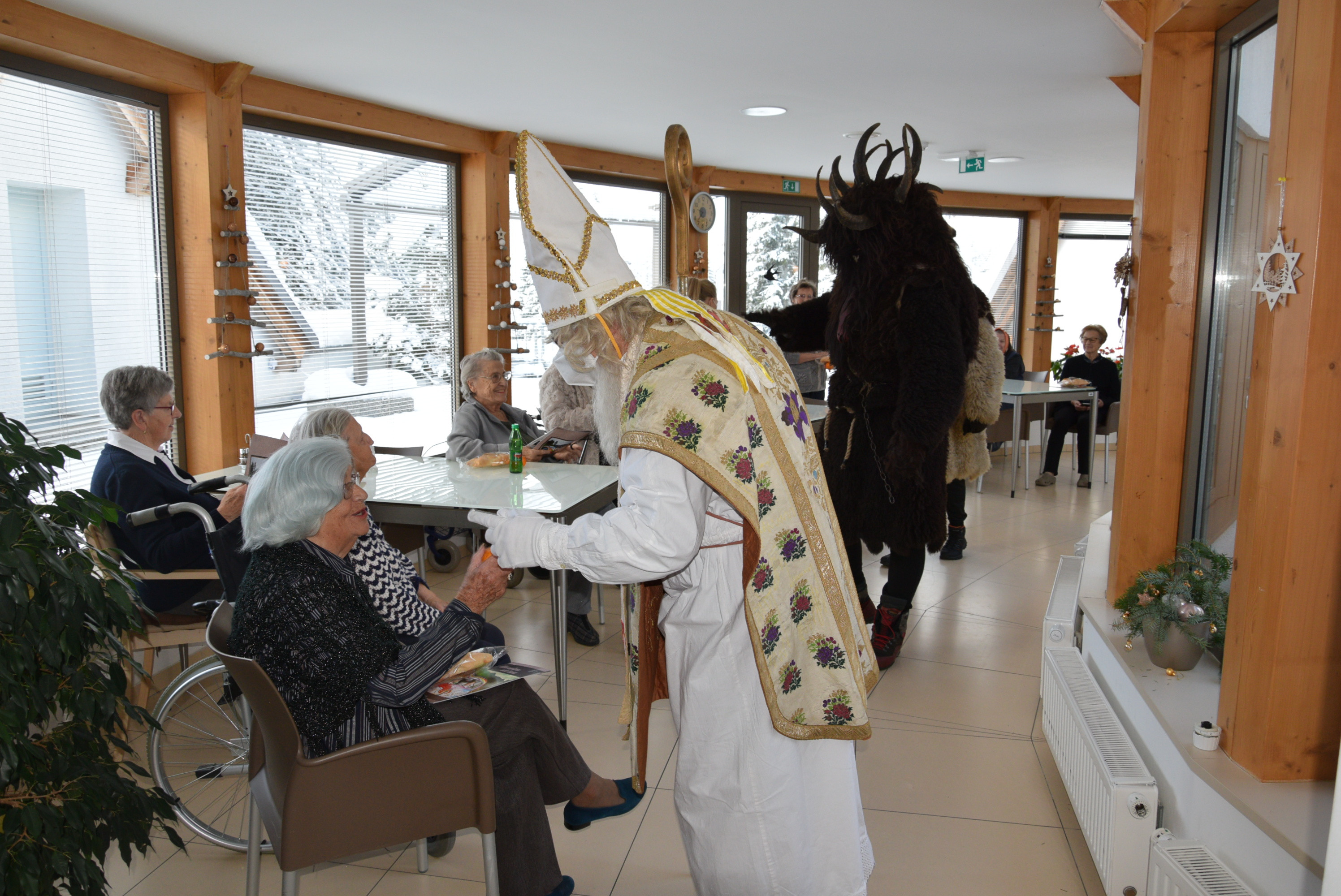 Obiskal nas je sveti Miklavž