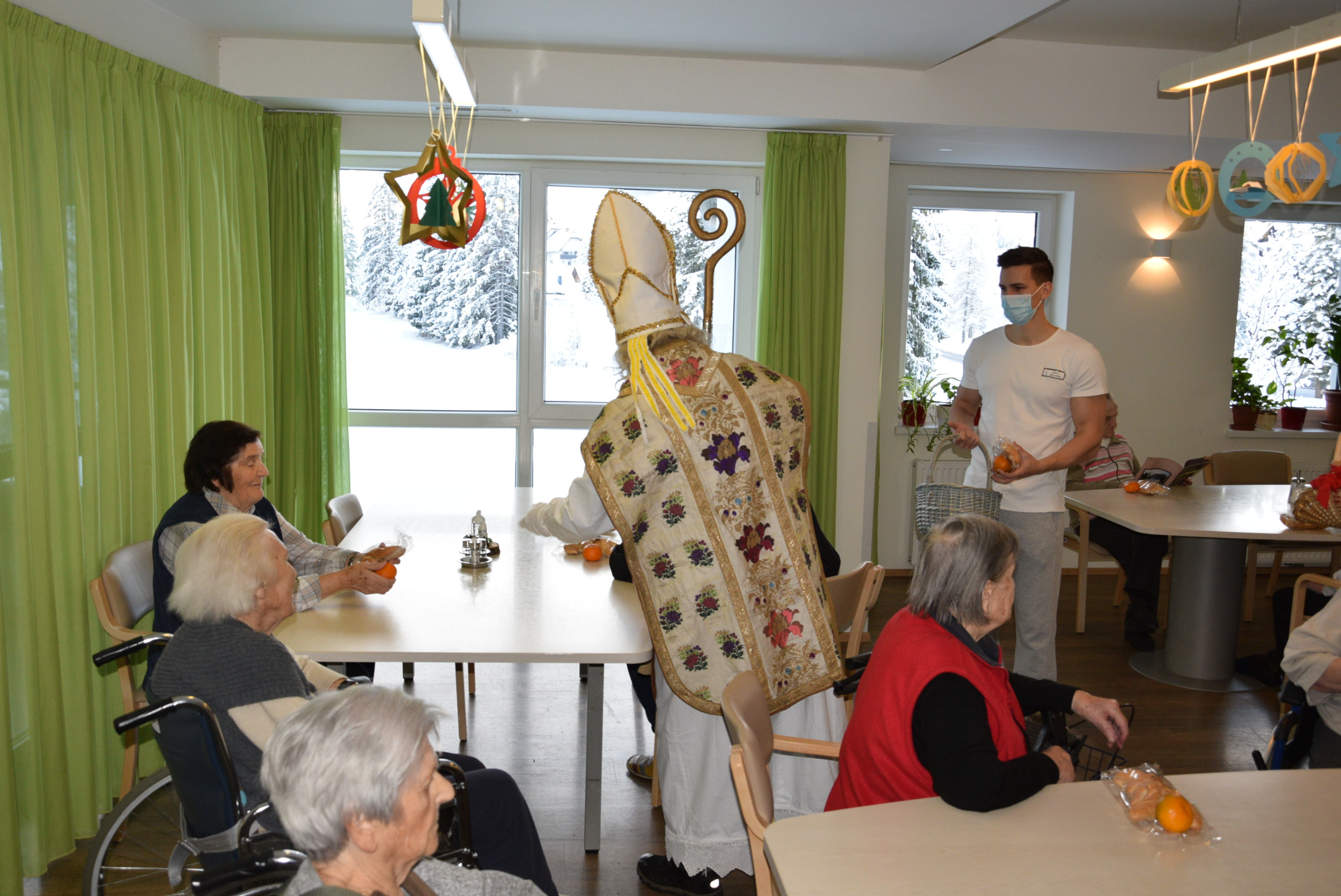 Obiskal nas je sveti Miklavž