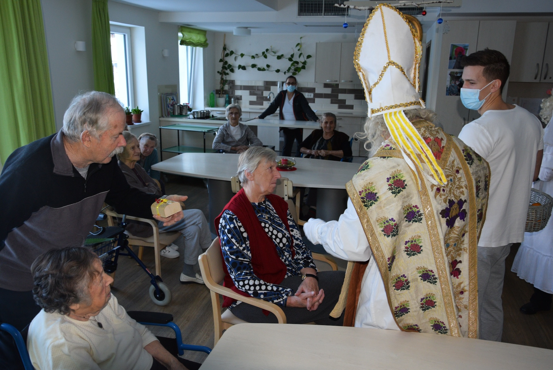 Obiskal nas je sveti Miklavž