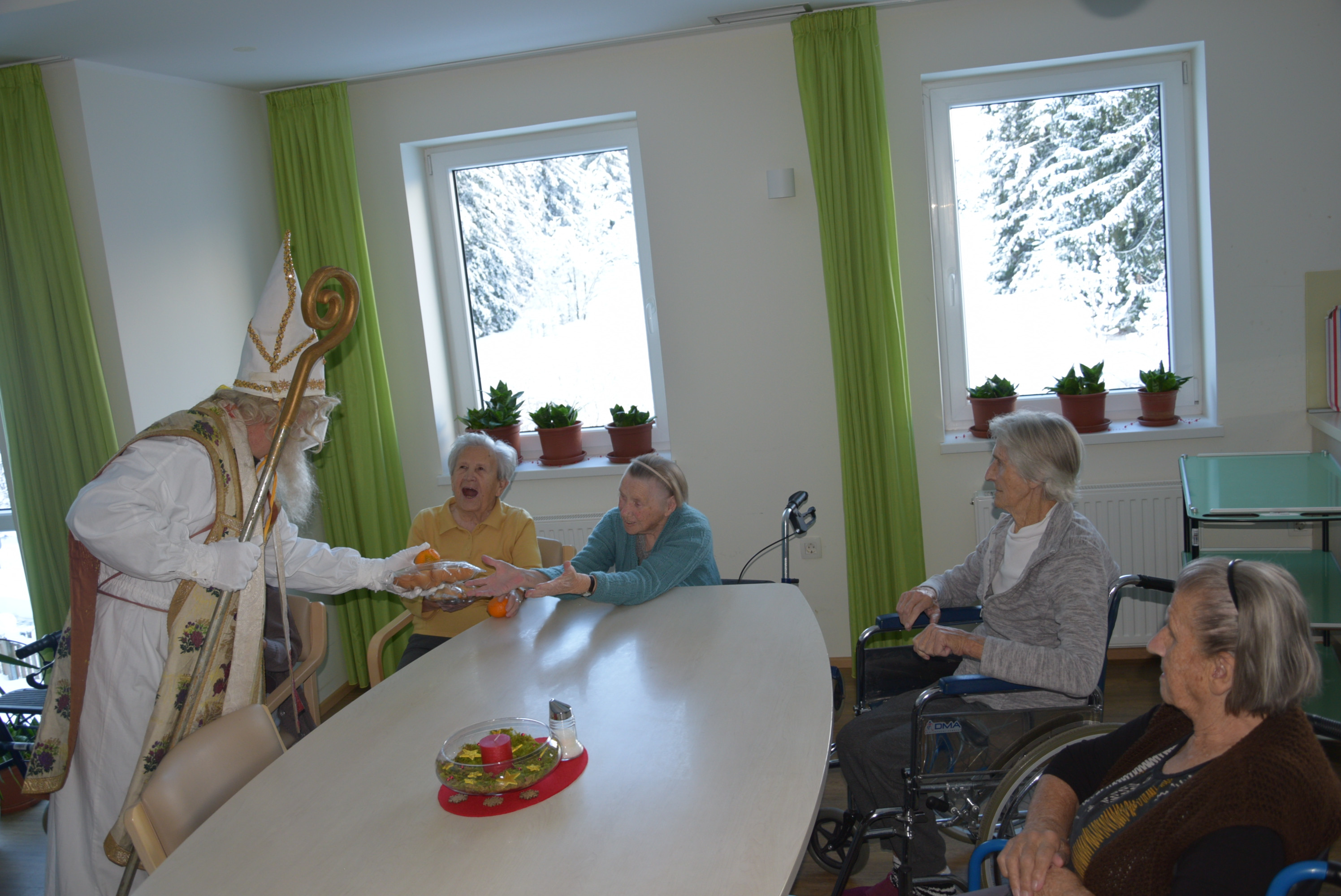 Obiskal nas je sveti Miklavž