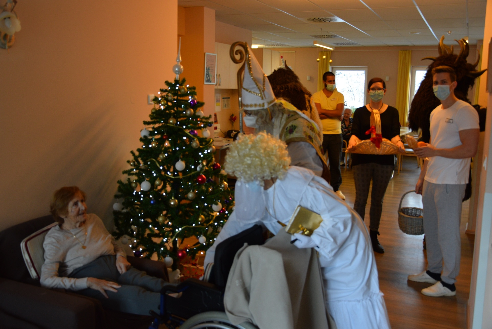 Obiskal nas je sveti Miklavž