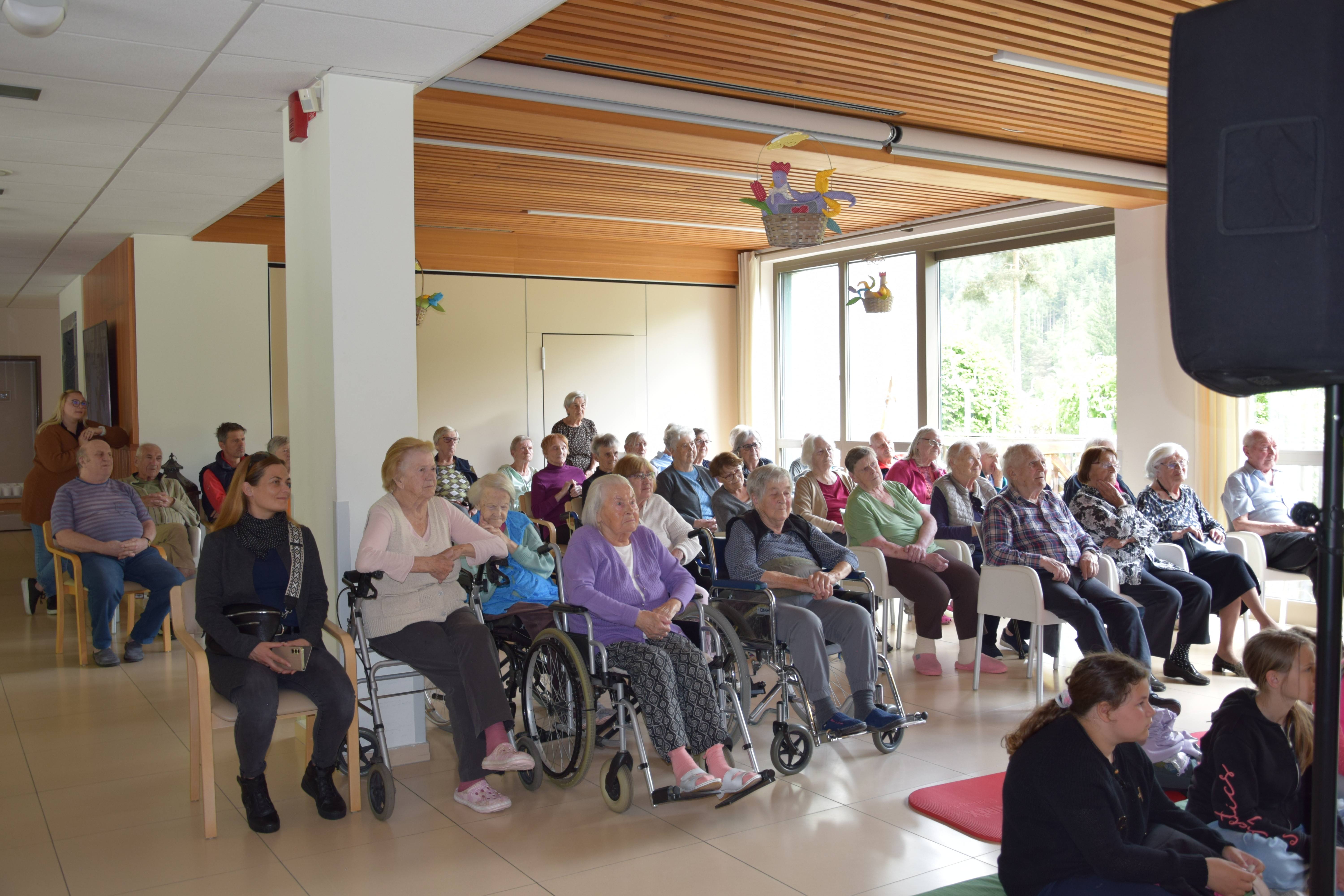 Orkester izvirnih inštrumentov v avli