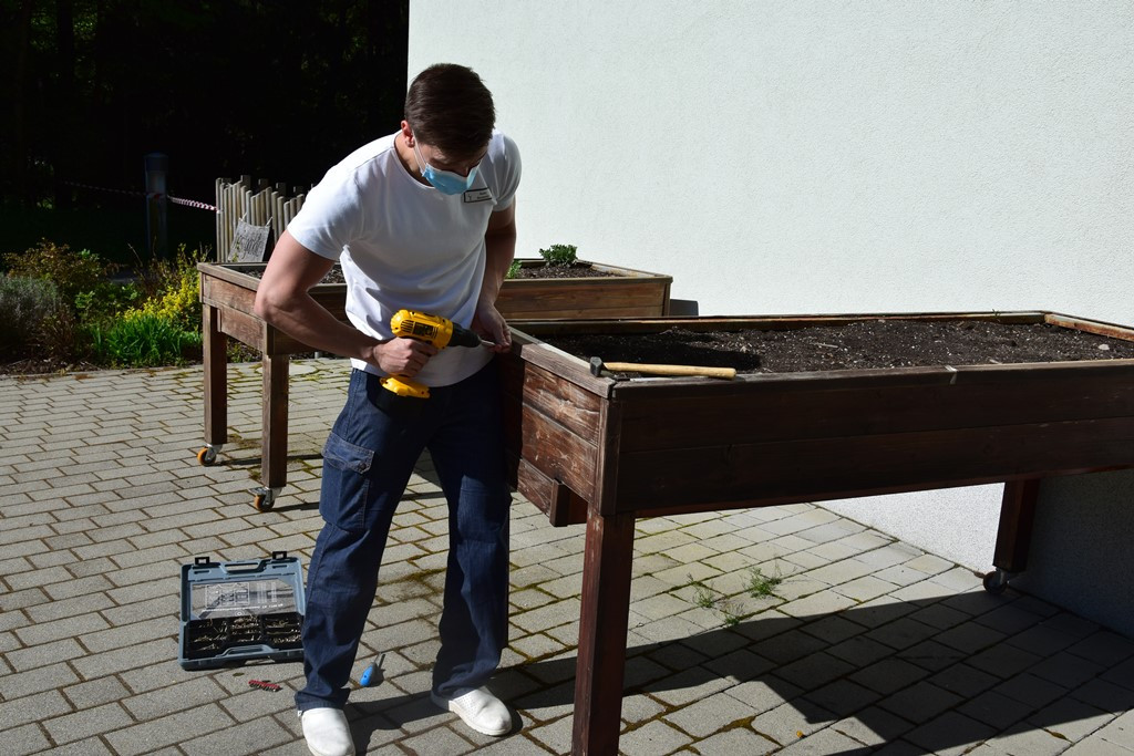 Osvežitev Garklca za novo zeliščno zasaditev