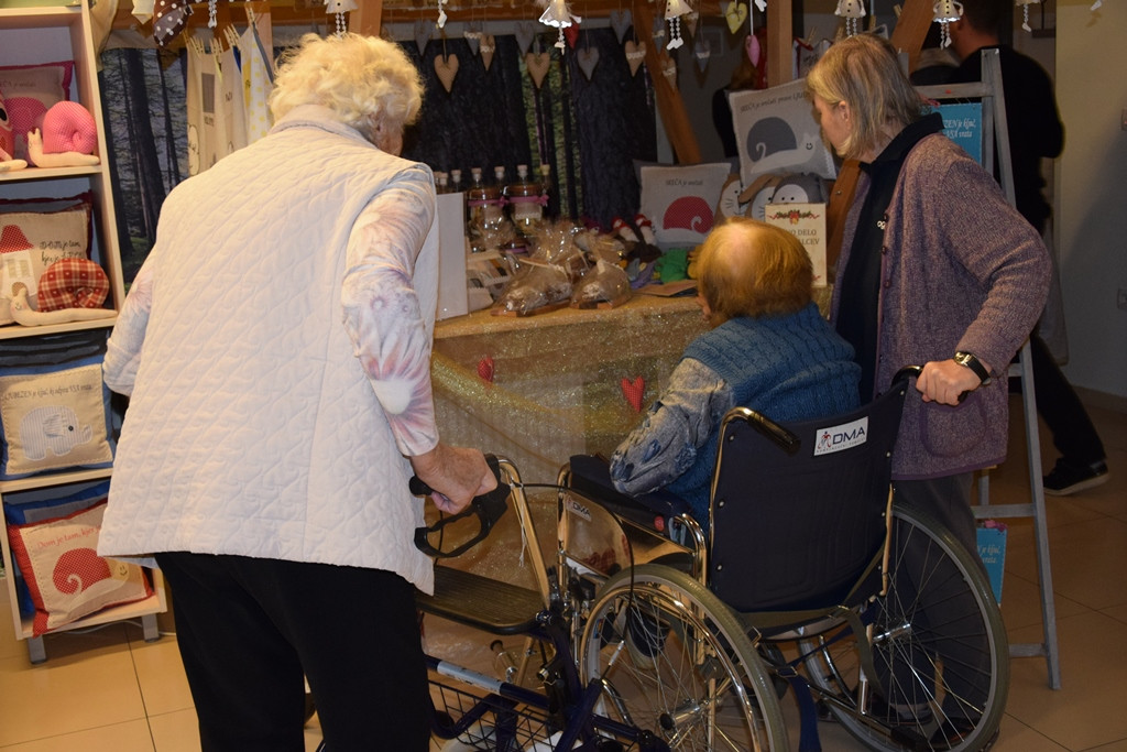 Otvoritev božičnega bazarja