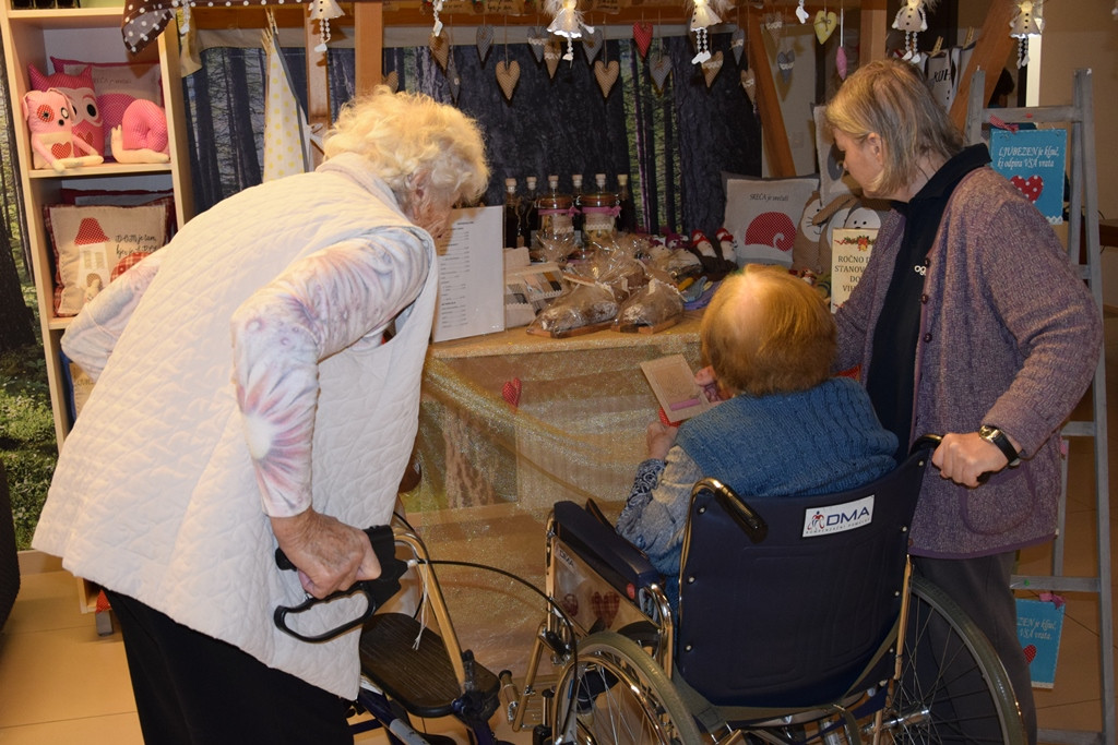 Otvoritev božičnega bazarja