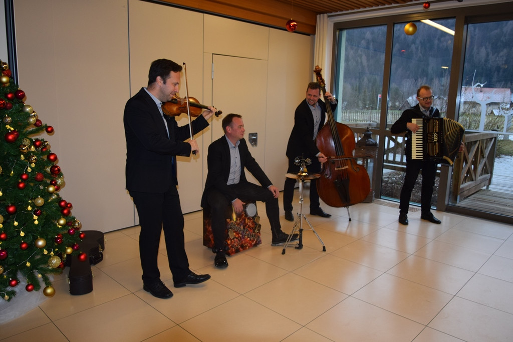 Otvoritev božičnega bazarja