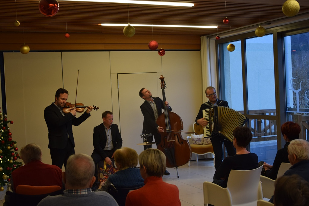 Otvoritev božičnega bazarja