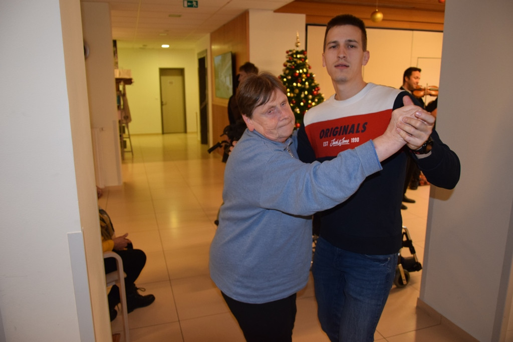 Otvoritev božičnega bazarja