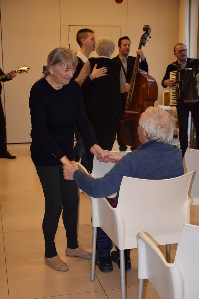 Otvoritev božičnega bazarja