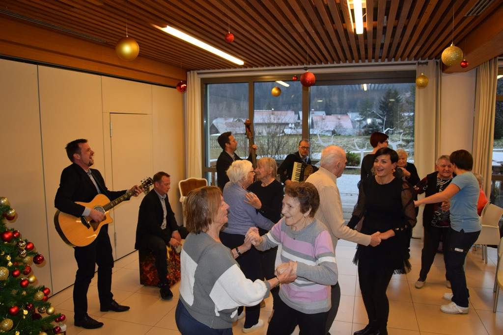 Otvoritev božičnega bazarja