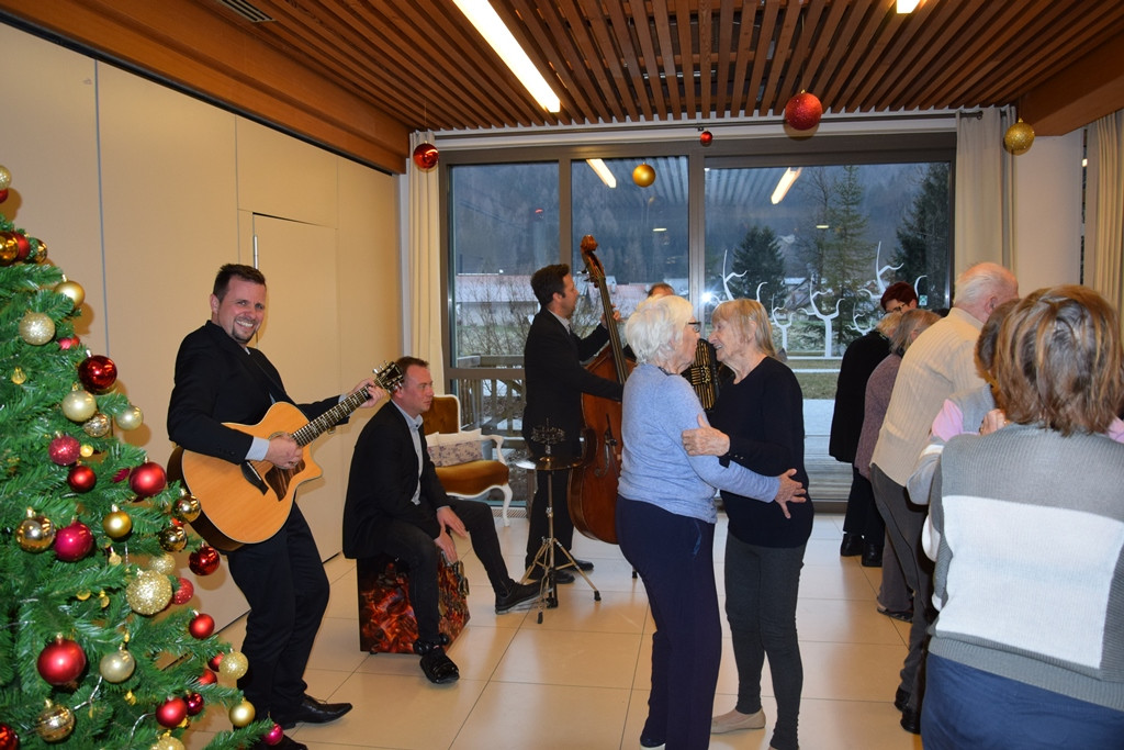 Otvoritev božičnega bazarja