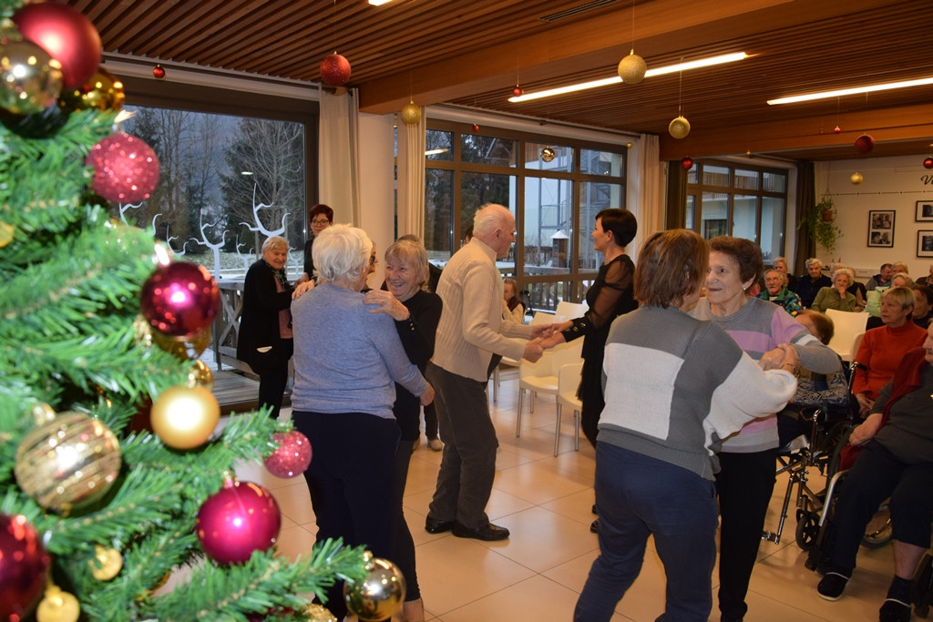 Otvoritev božičnega bazarja