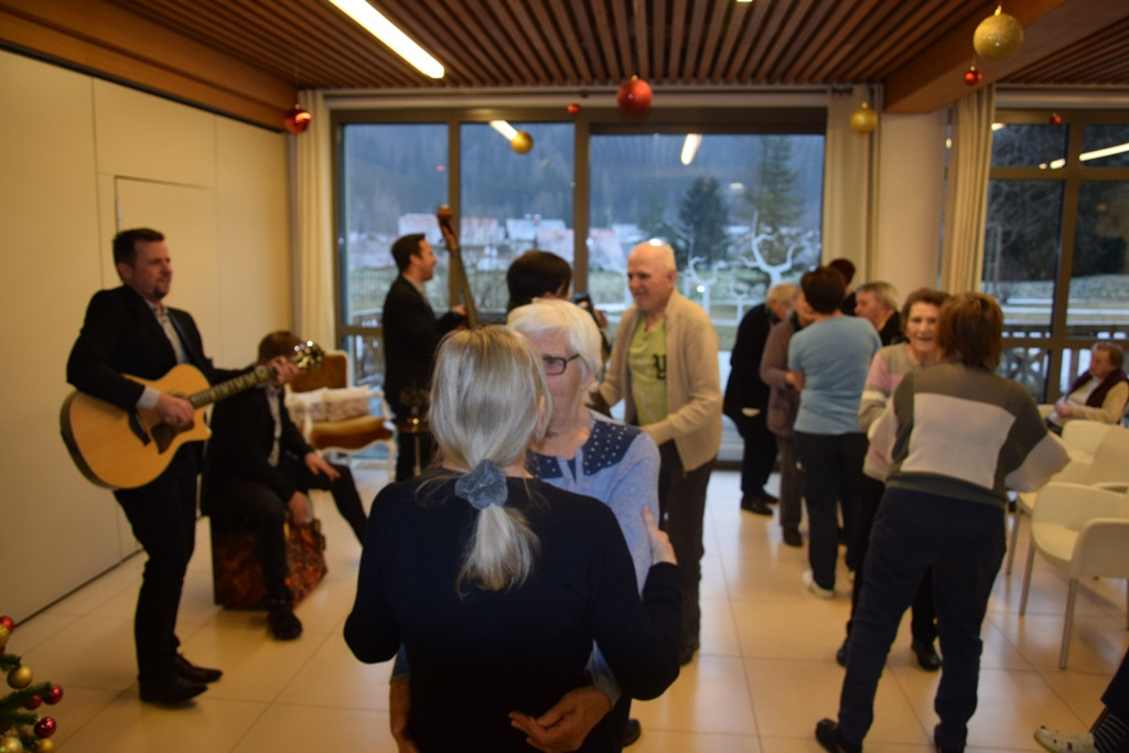 Otvoritev božičnega bazarja