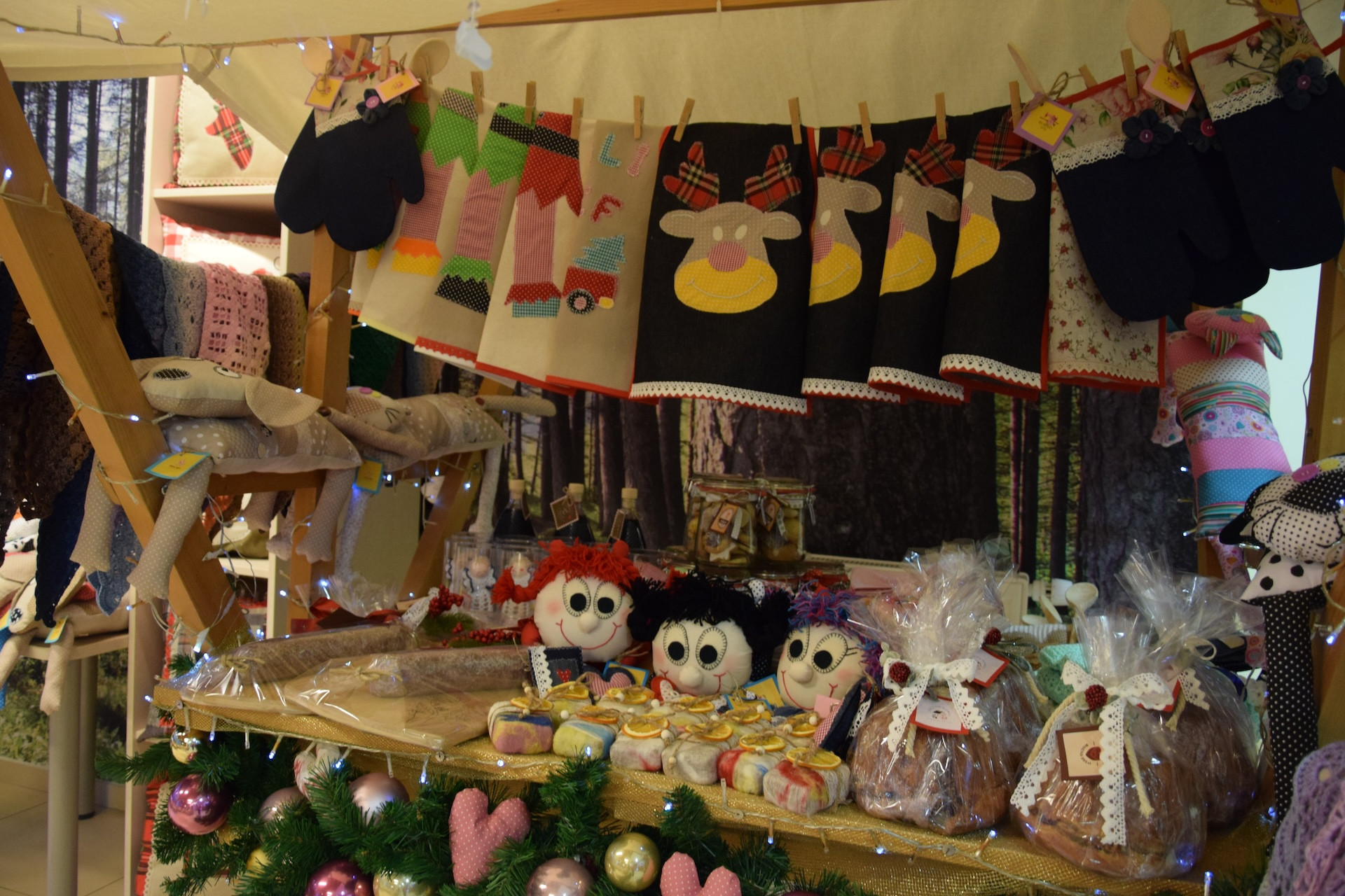 Otvoritev božičnega bazarja v avli