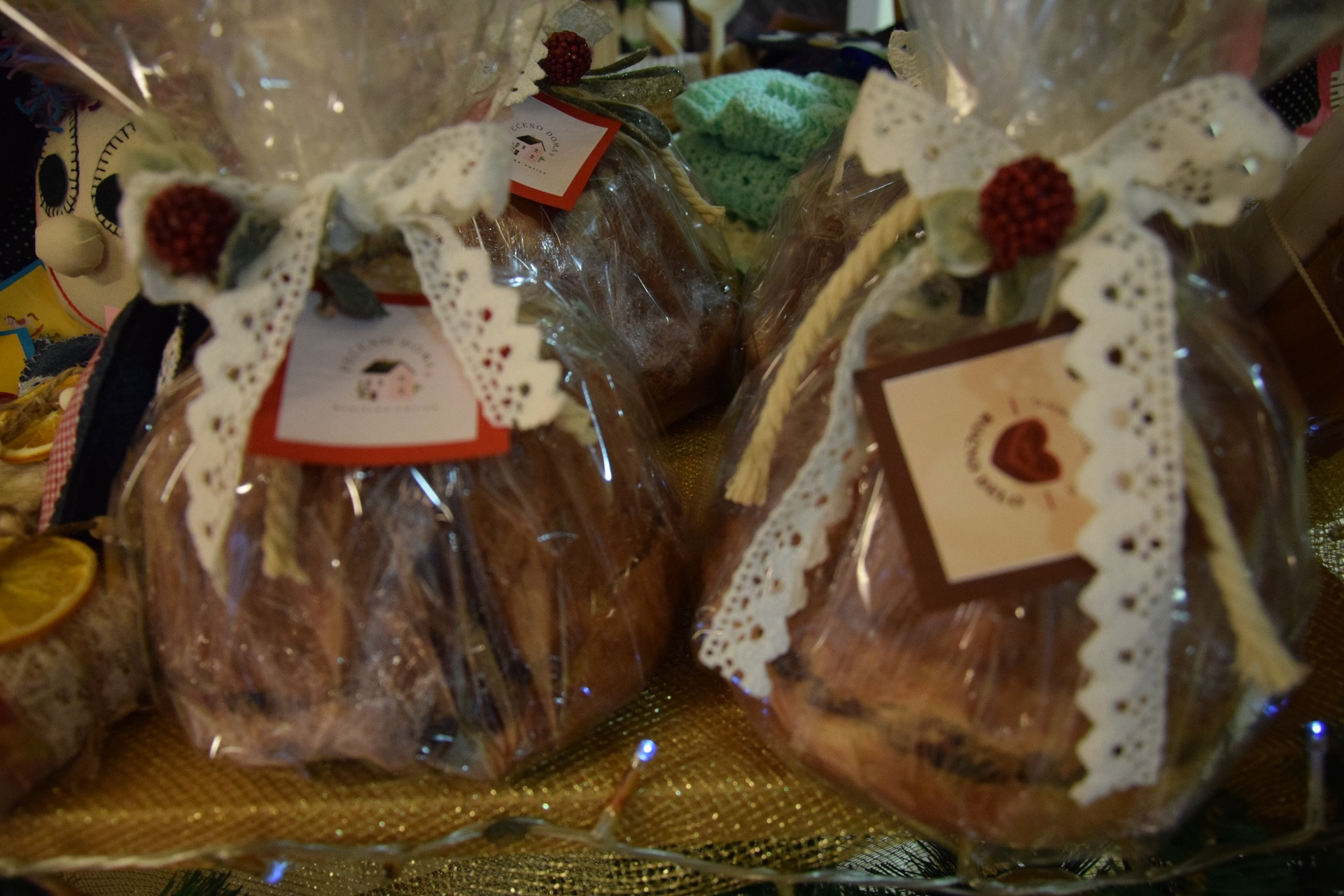 Otvoritev božičnega bazarja v avli