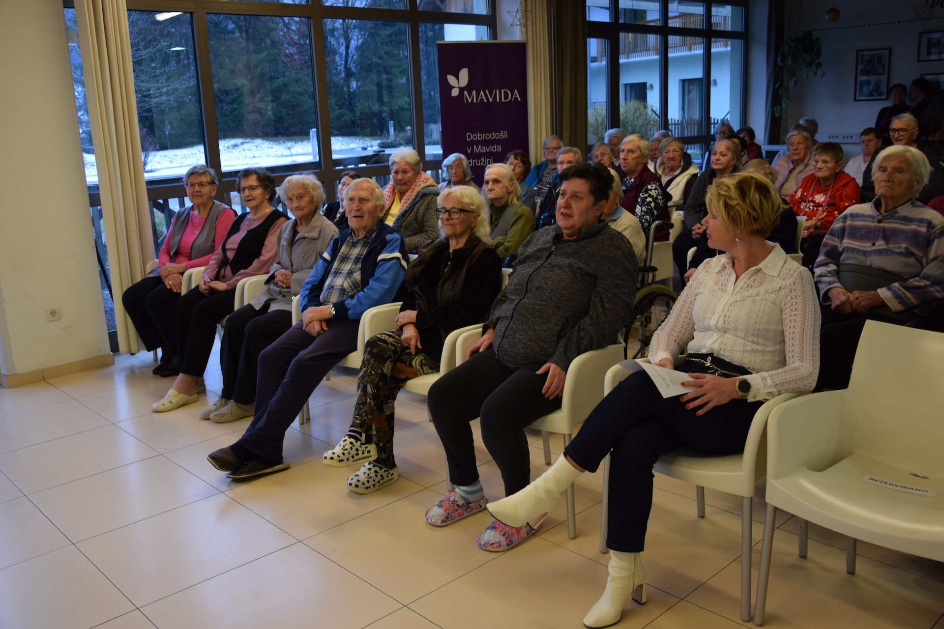 Otvoritev božičnega bazarja v avli