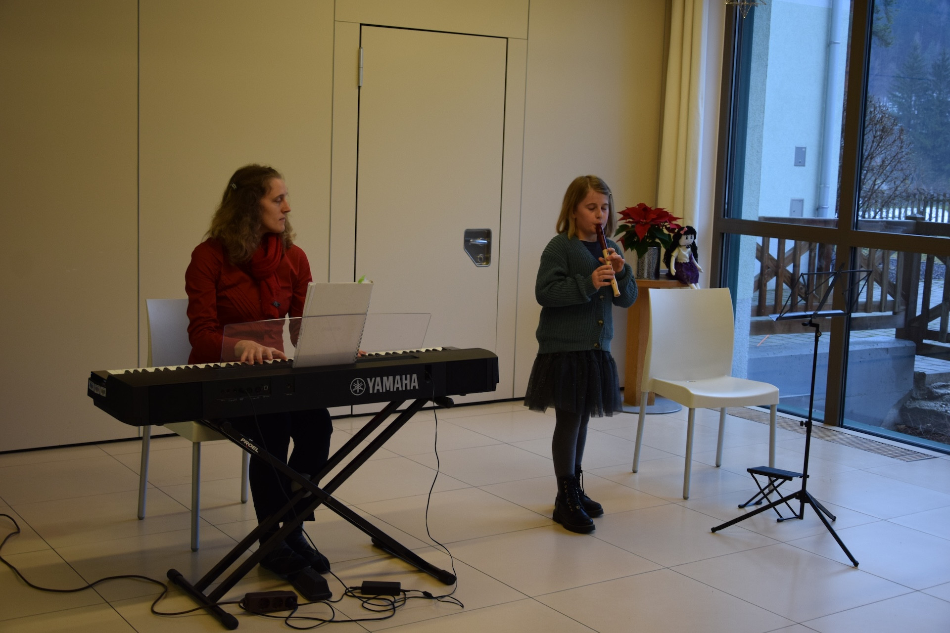 Otvoritev božičnega bazarja v avli