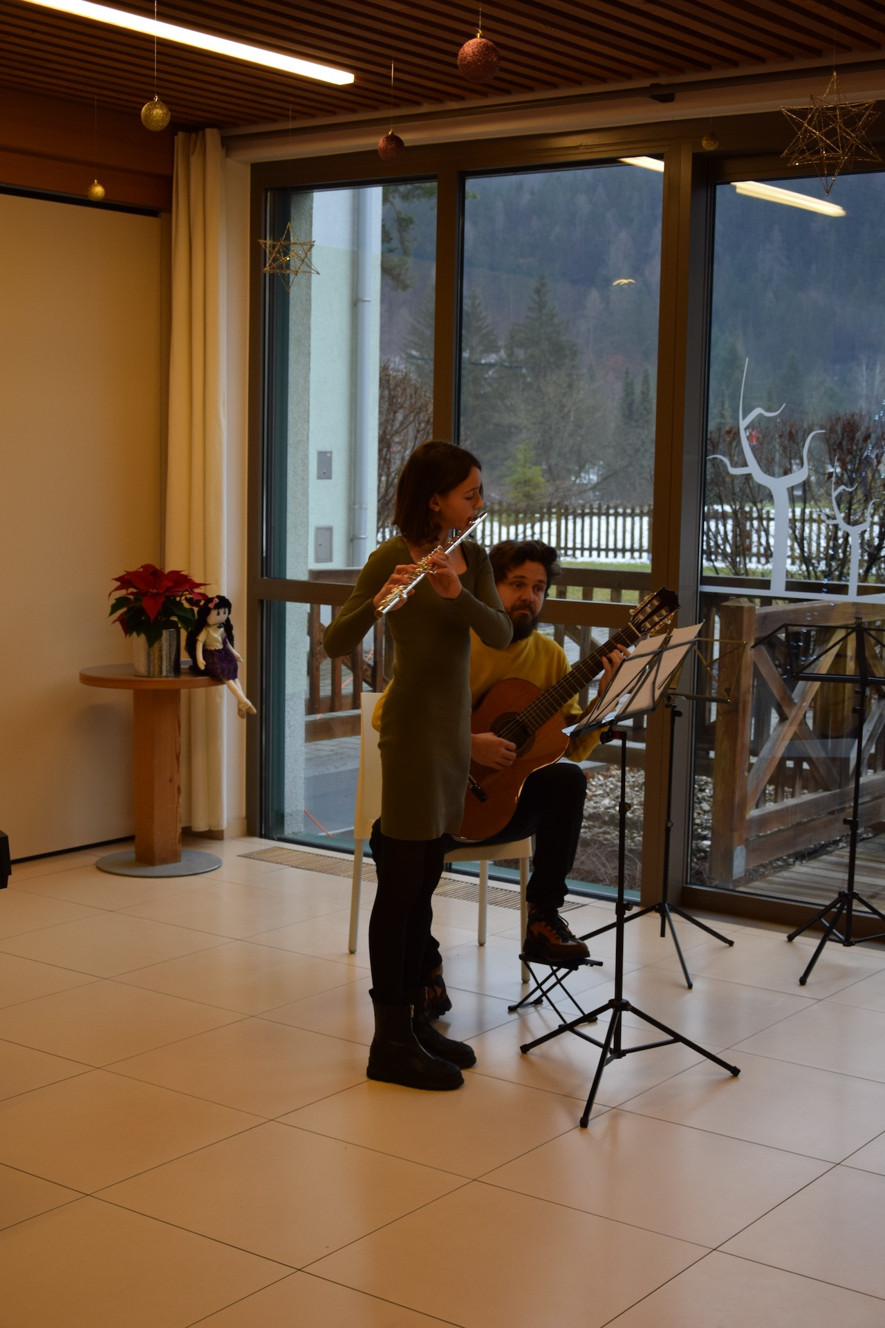 Otvoritev božičnega bazarja v avli