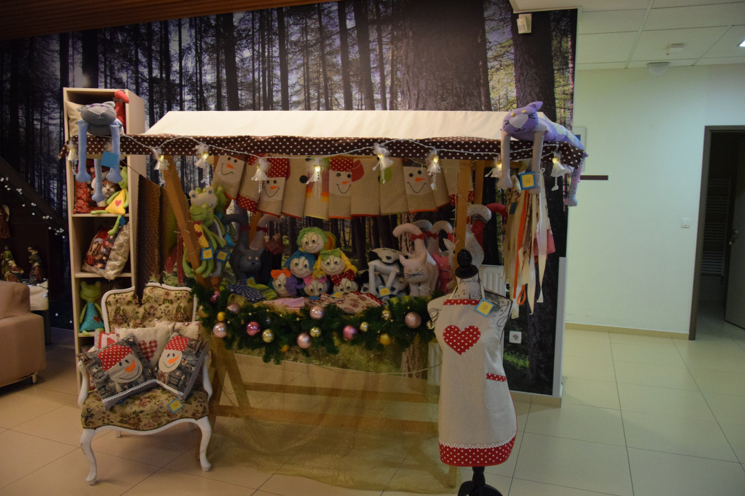 Otvoritev božičnega bazarja v avli