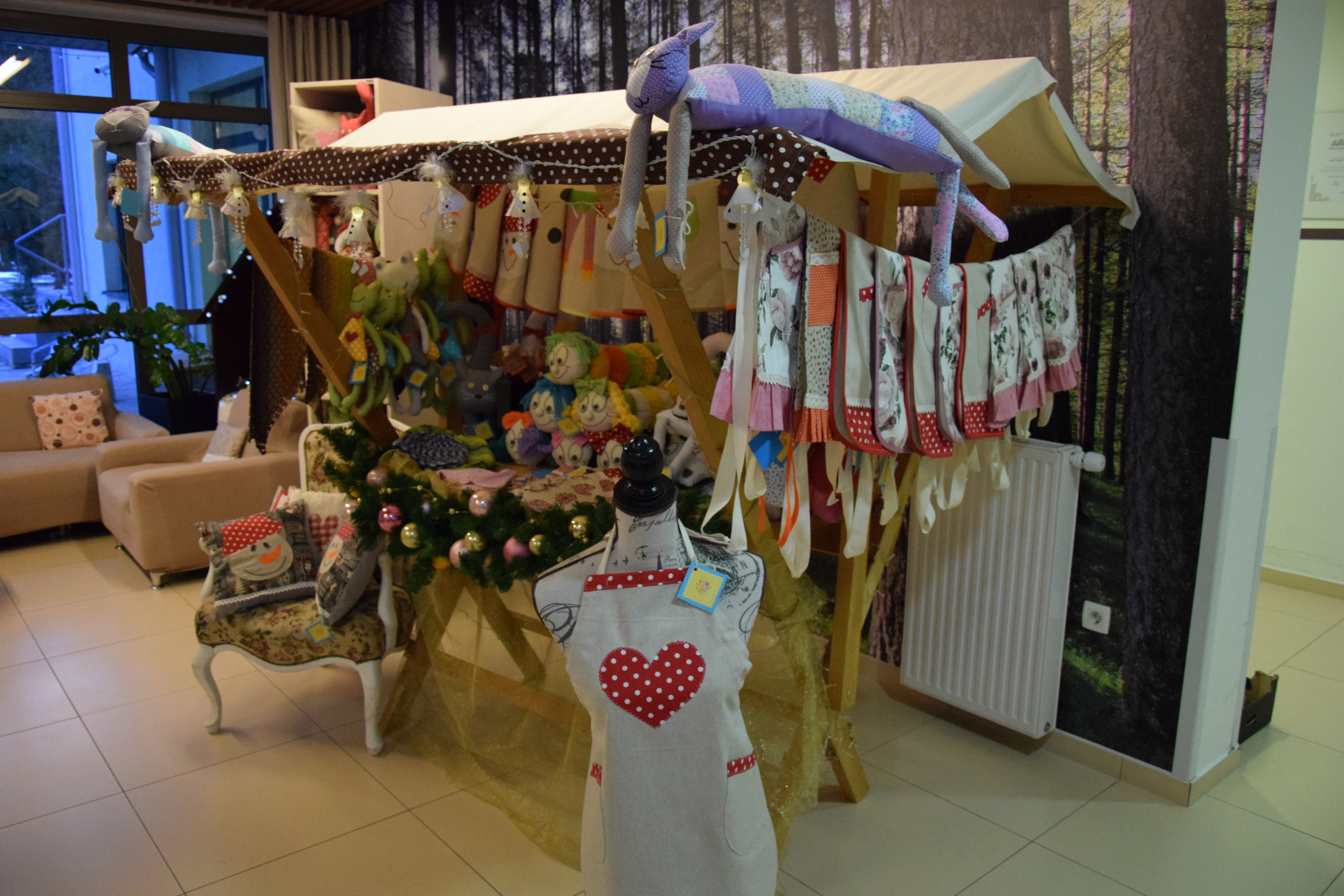 Otvoritev božičnega bazarja v avli