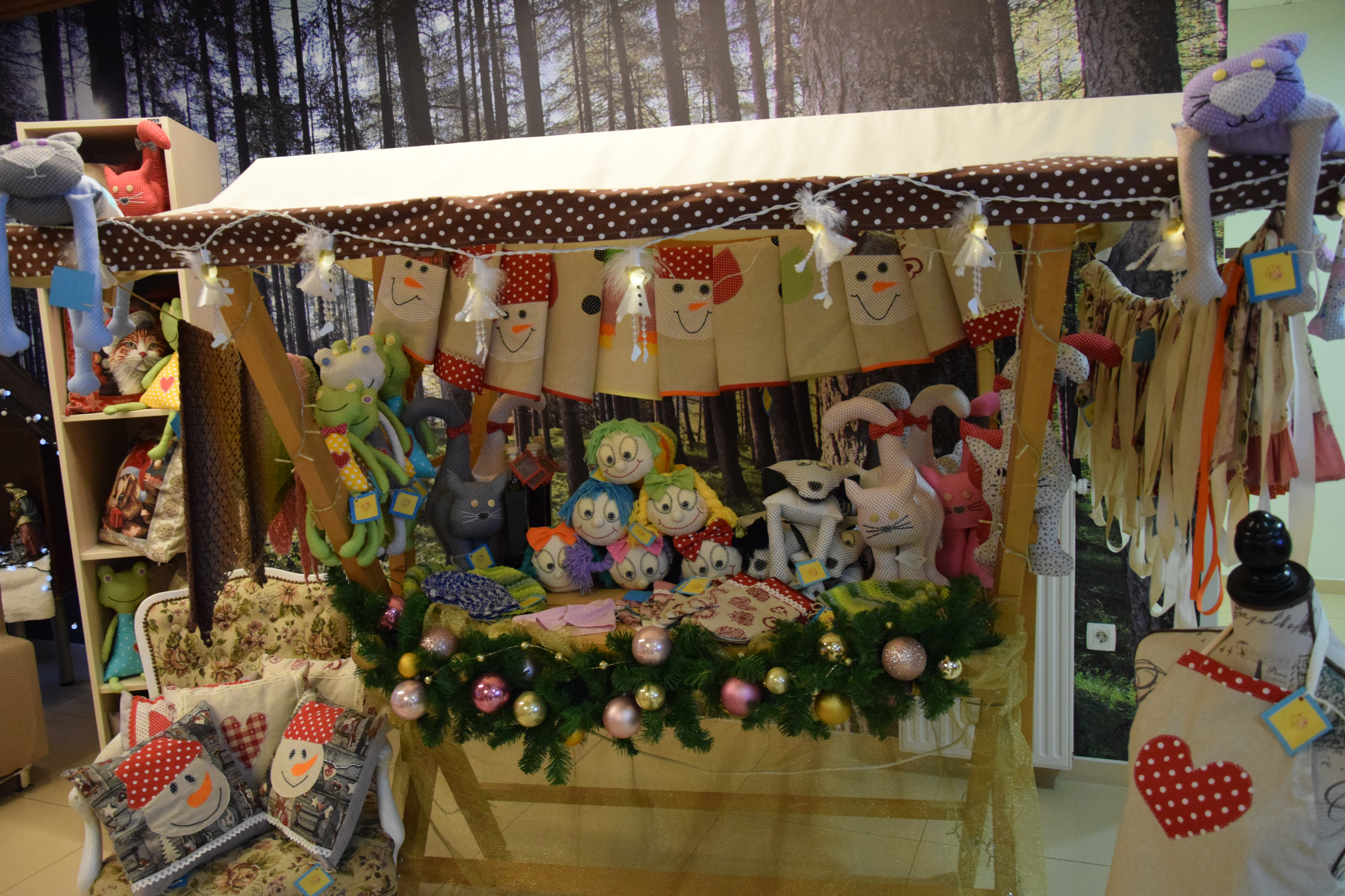 Otvoritev božičnega bazarja v avli