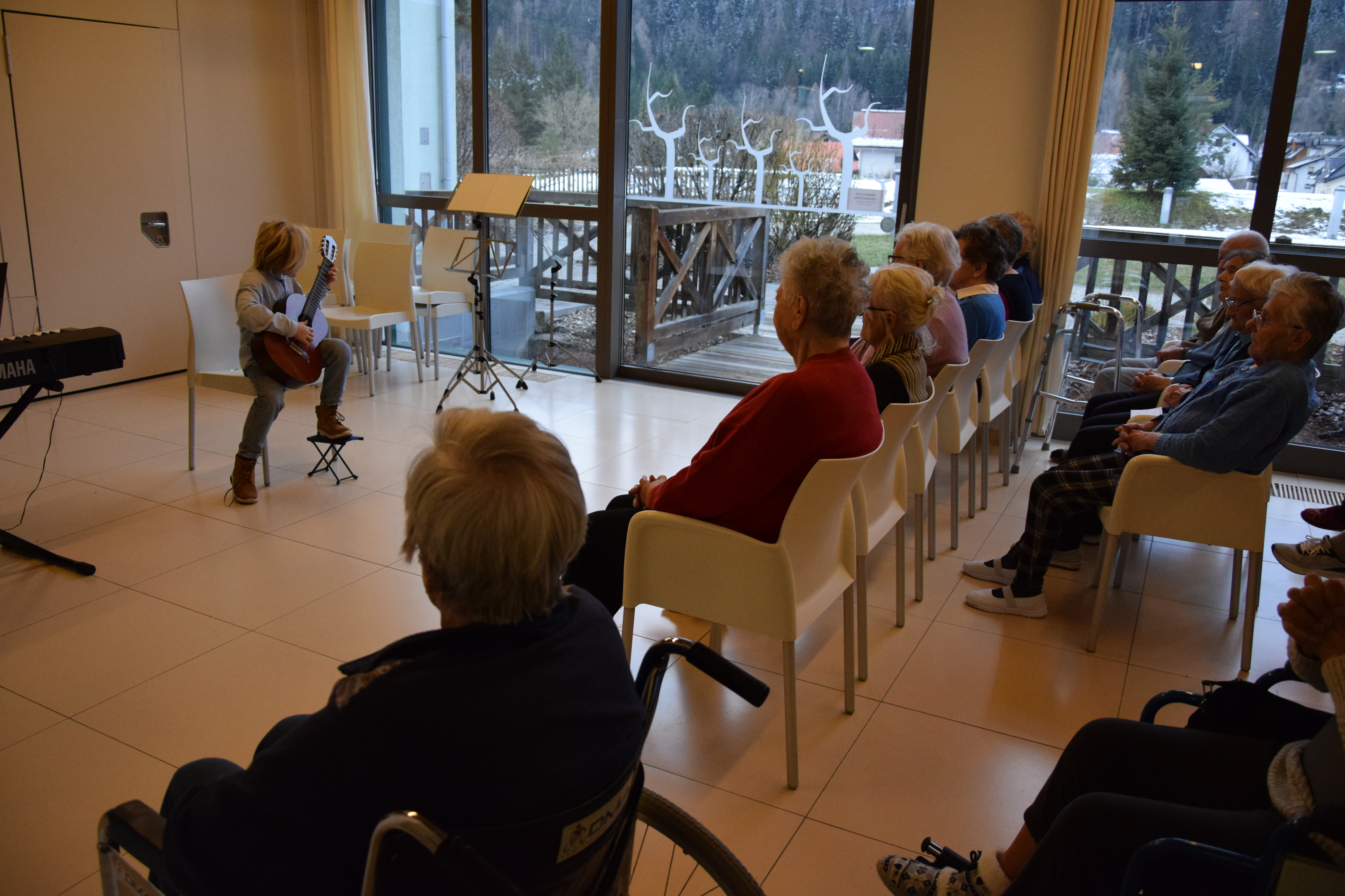 Otvoritev božičnega bazarja v avli