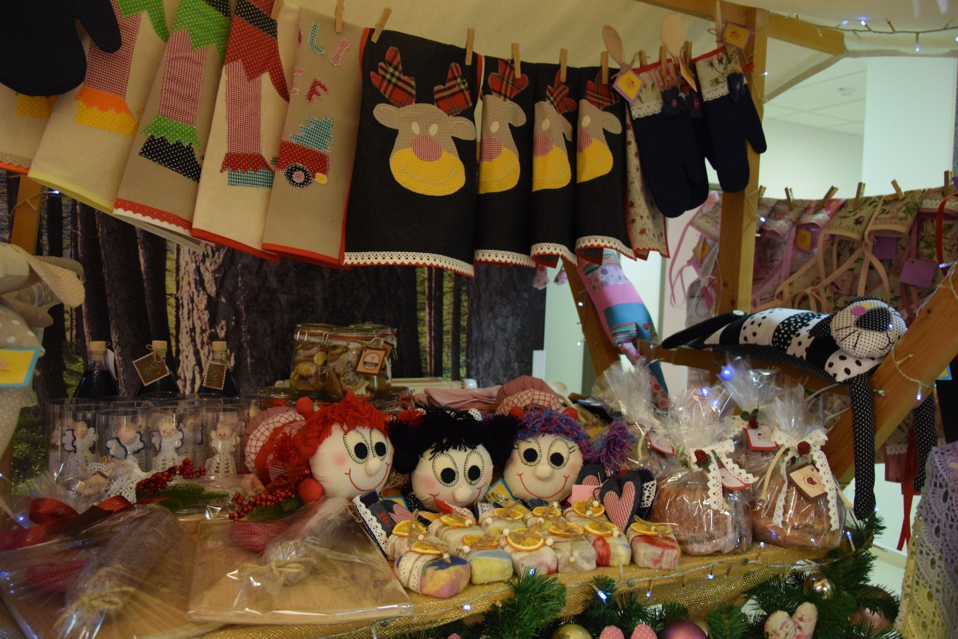 Otvoritev božičnega bazarja v avli