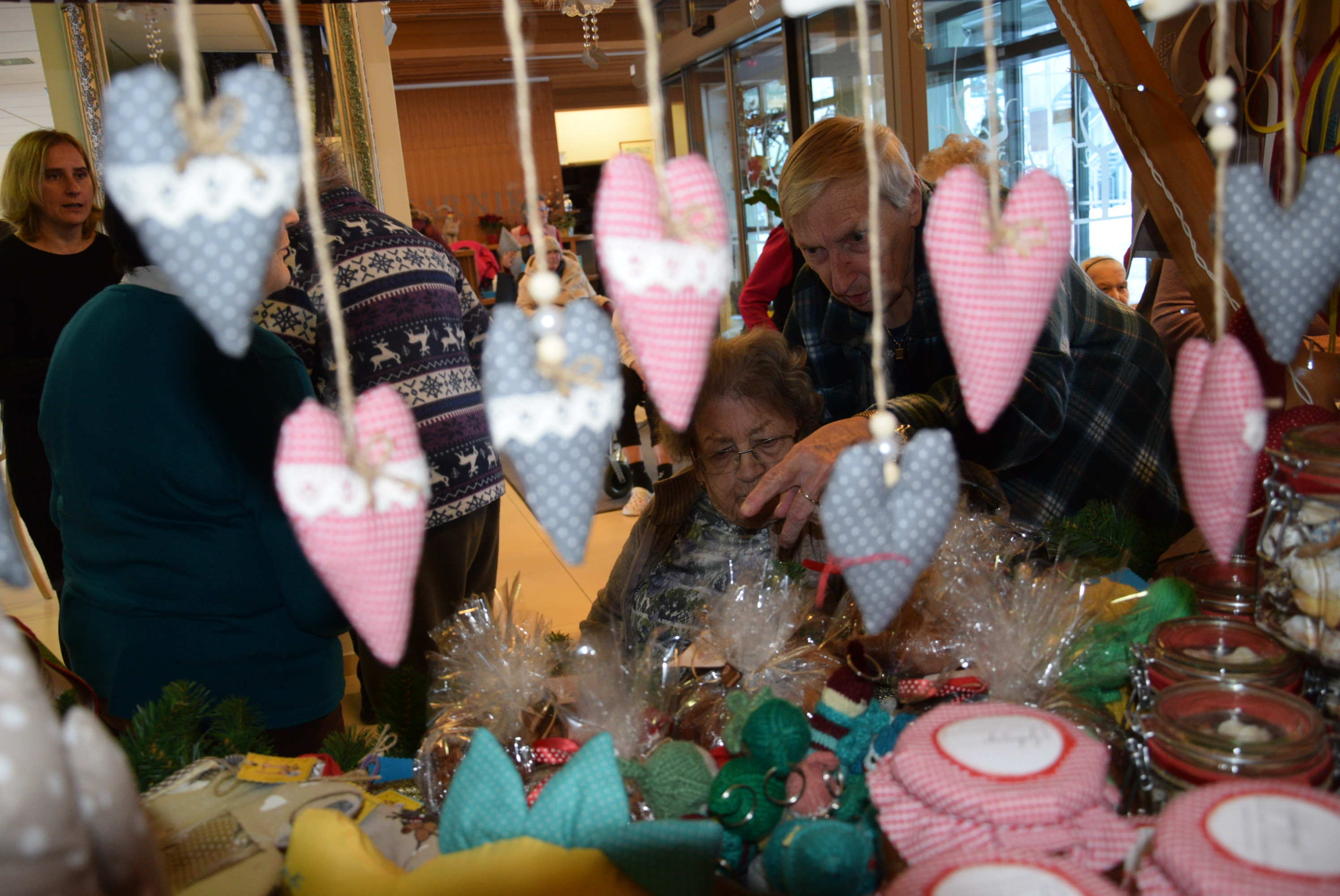 Otvoritev novoletnega Bazarja z ga. Darinko Butinar